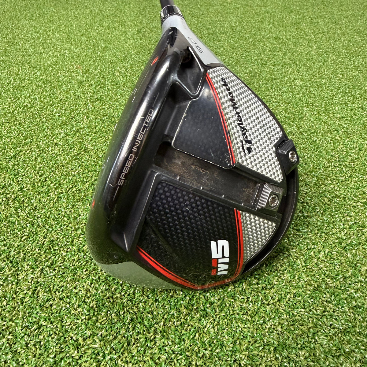 Taylormade M5 Driver - 9 Degree - Mitsubishi Diamana 'Ahina 50 X-Stiff Shaft - Golf Pride Multi Compund Red & White Grip