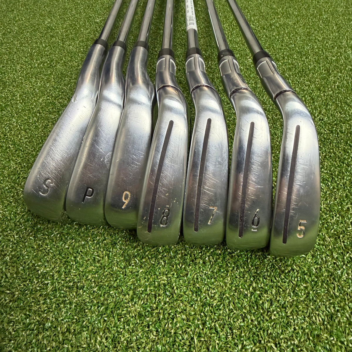 Taylormade Qi Irons - 5-PW + SW - KBS Max MT 85 Regular Shafts - Taylormade Lamkin Crossline 360 Grips