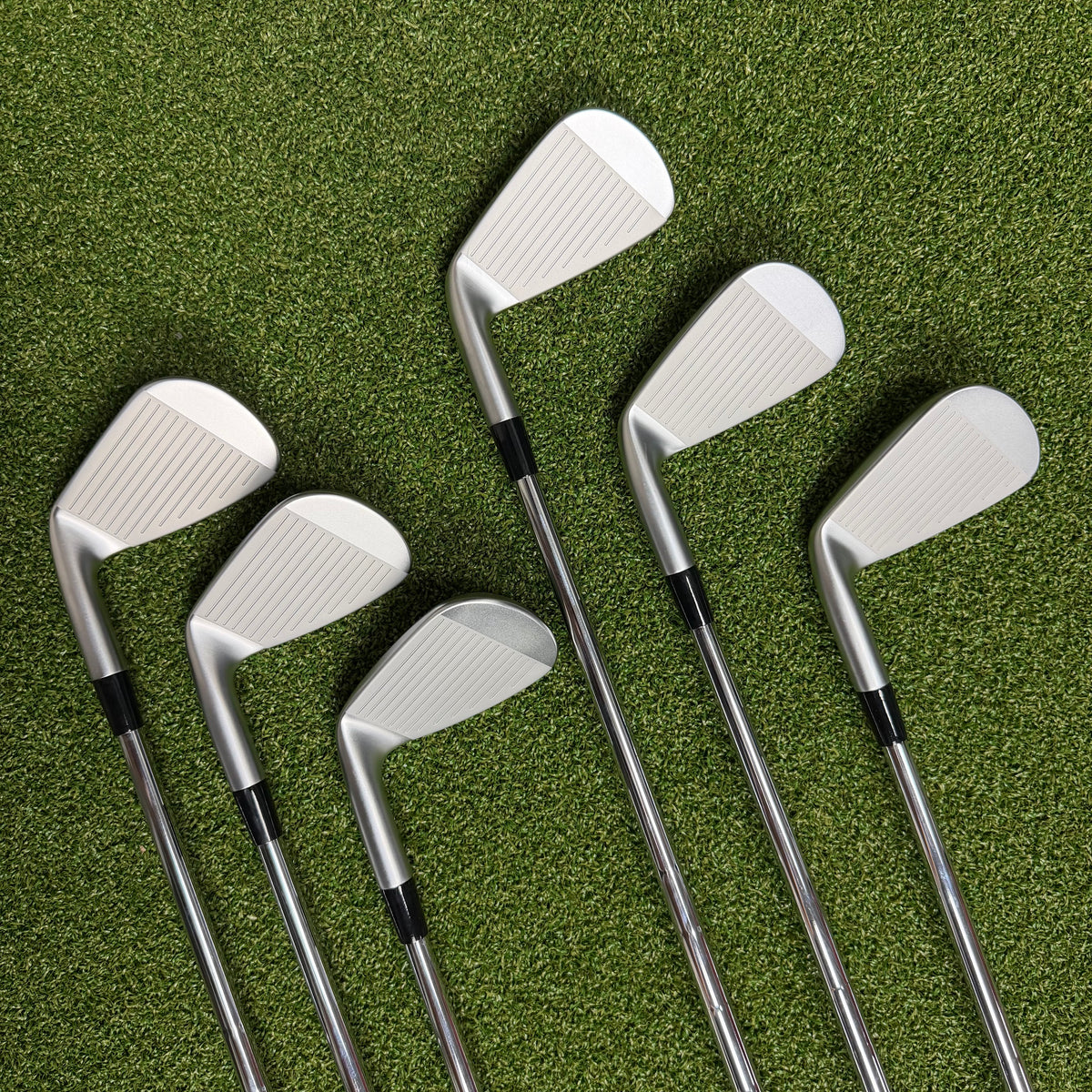 Mizuno JPX 925 Forged Irons - 5-PW - KBS Tour Lite Stiff Shafts - Golf Pride MCC Teams Black & Blue Grips