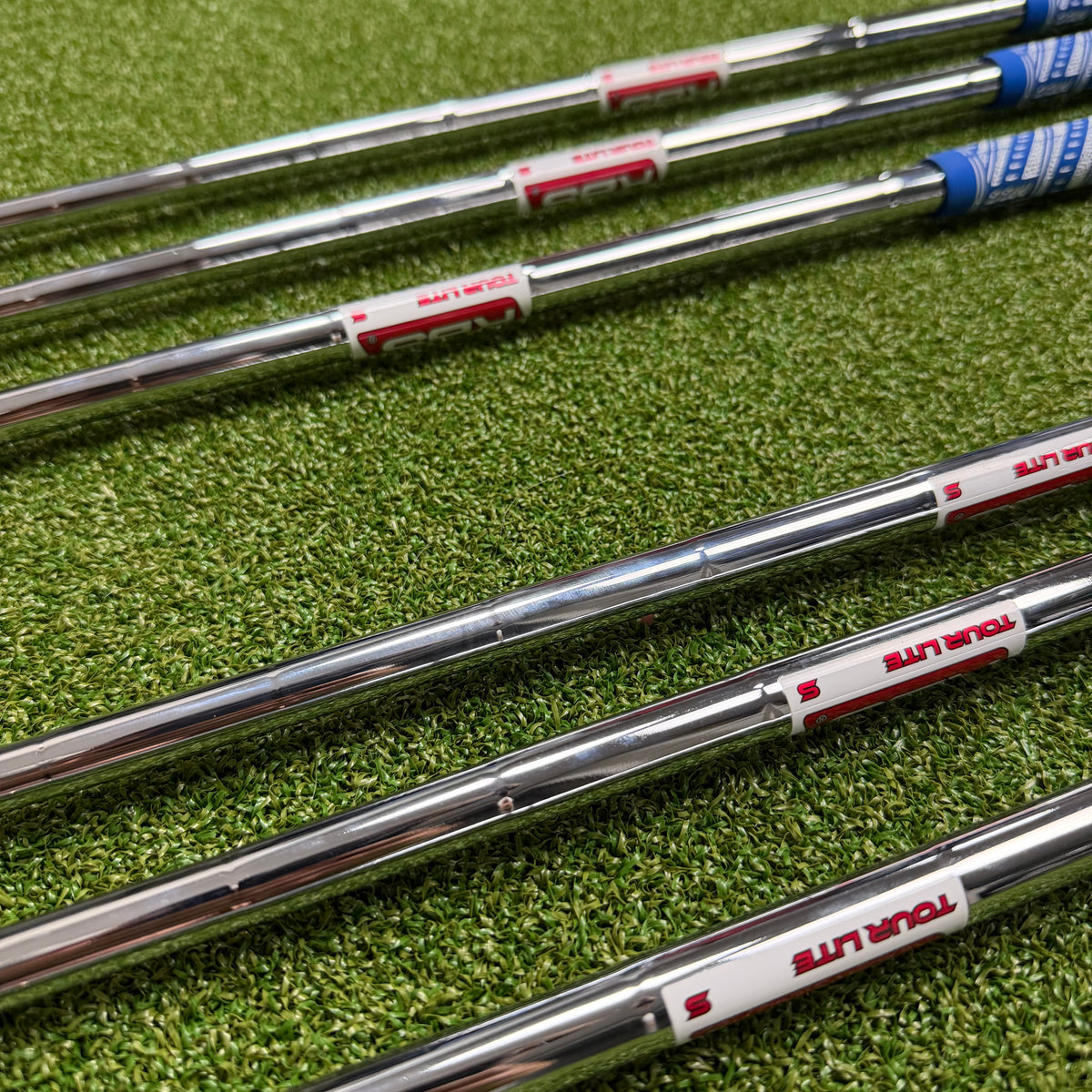 Mizuno JPX 925 Forged Irons - 5-PW - KBS Tour Lite Stiff Shafts - Golf Pride MCC Teams Black & Blue Grips