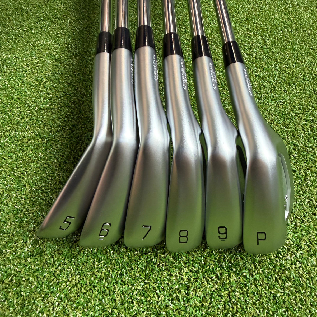 Mizuno JPX 925 Forged Irons - 5-PW - KBS Tour Lite Stiff Shafts - Golf Pride MCC Teams Black & Blue Grips