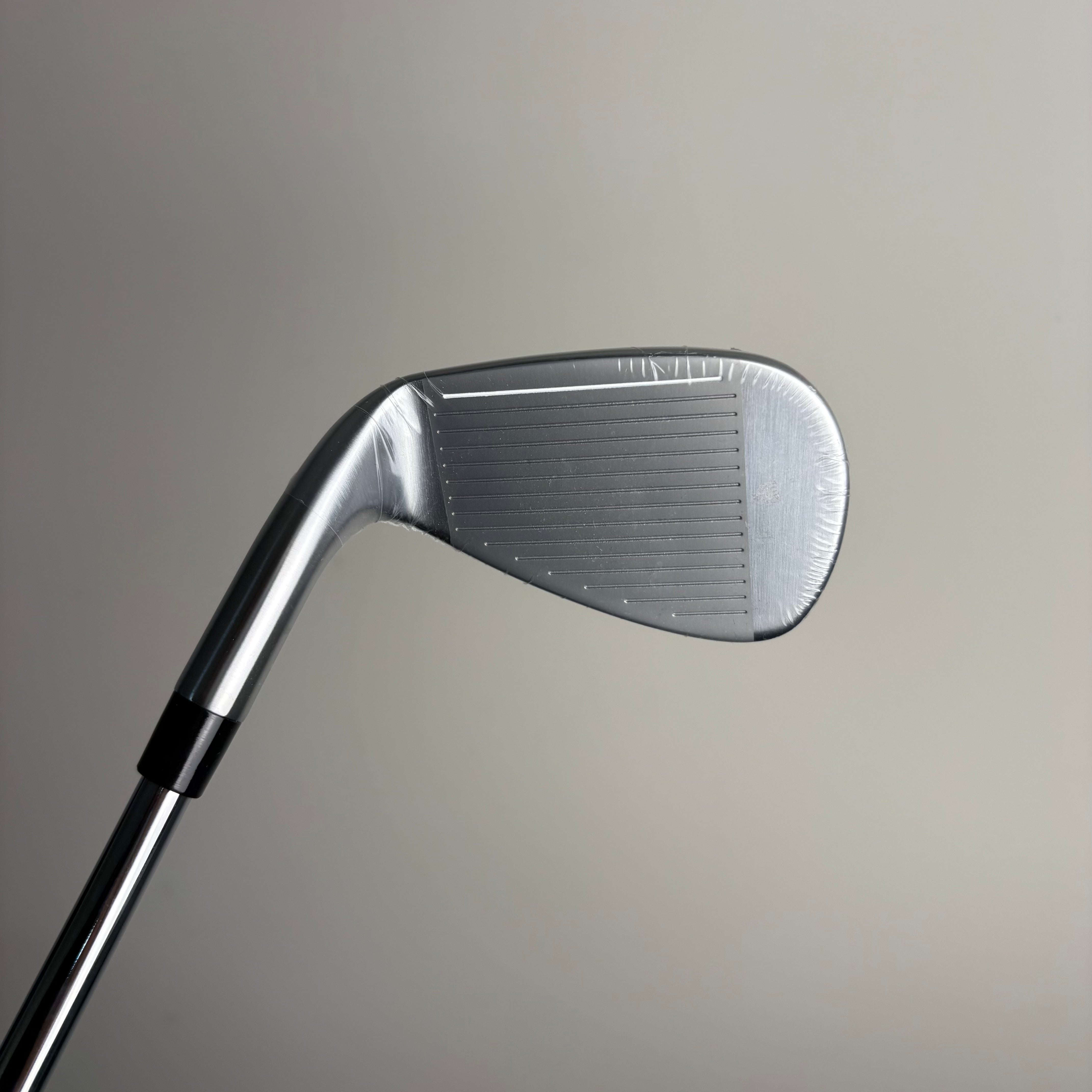 TaylorMade Qi PW - KBS Tour Lite Stiff - Tour Velvet Grip