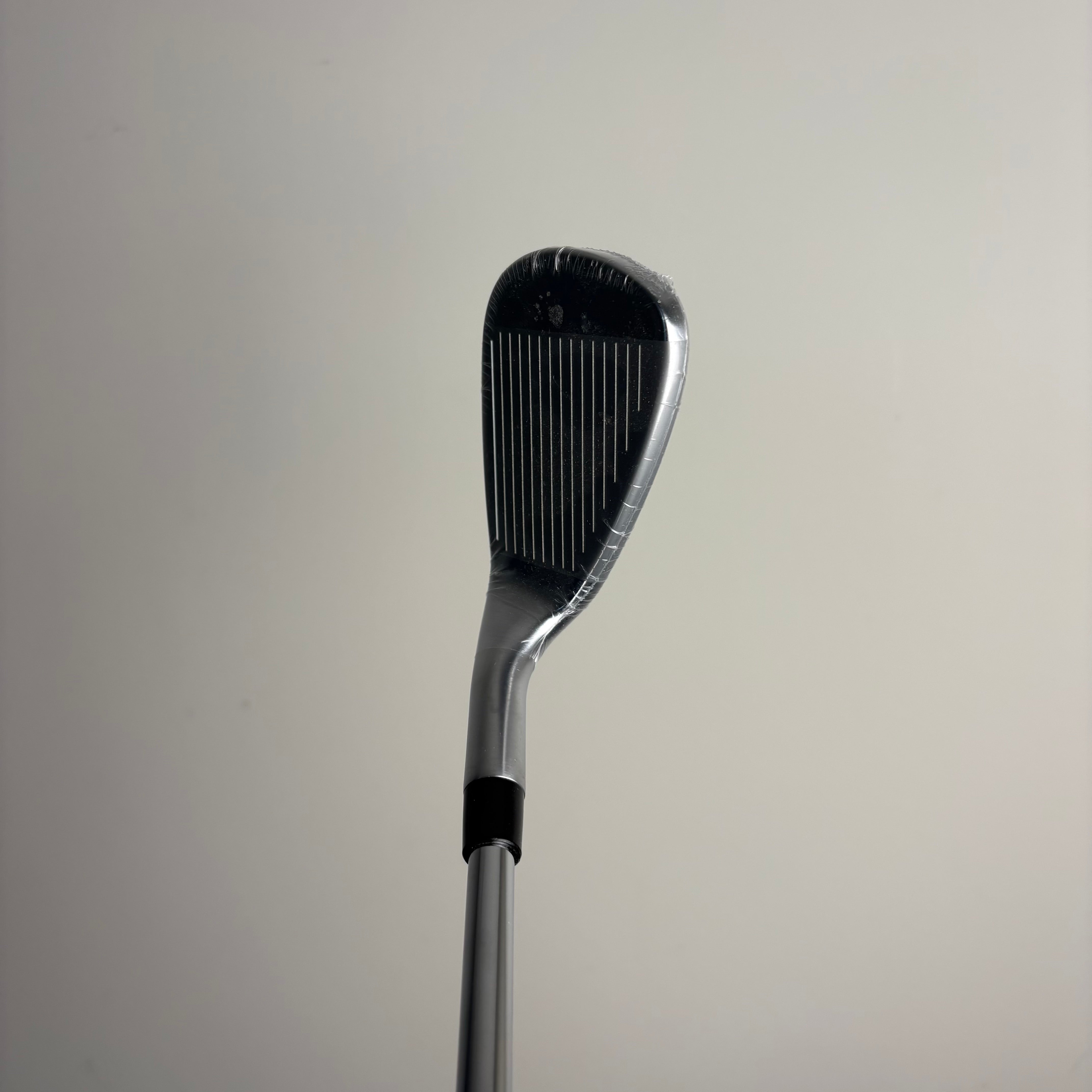 TaylorMade Qi PW - KBS Tour Lite Stiff - Tour Velvet Grip