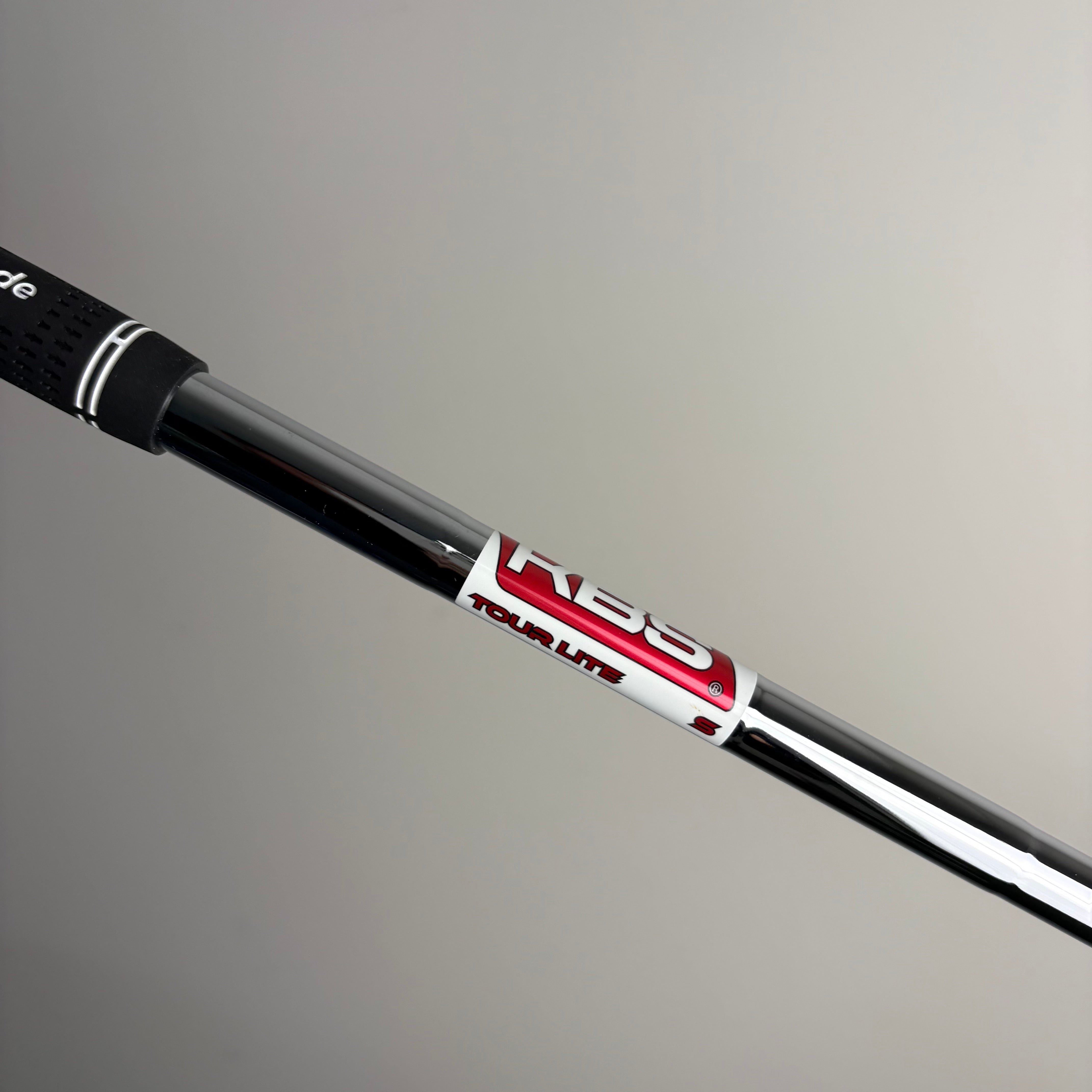 TaylorMade Qi PW - KBS Tour Lite Stiff - Tour Velvet Grip