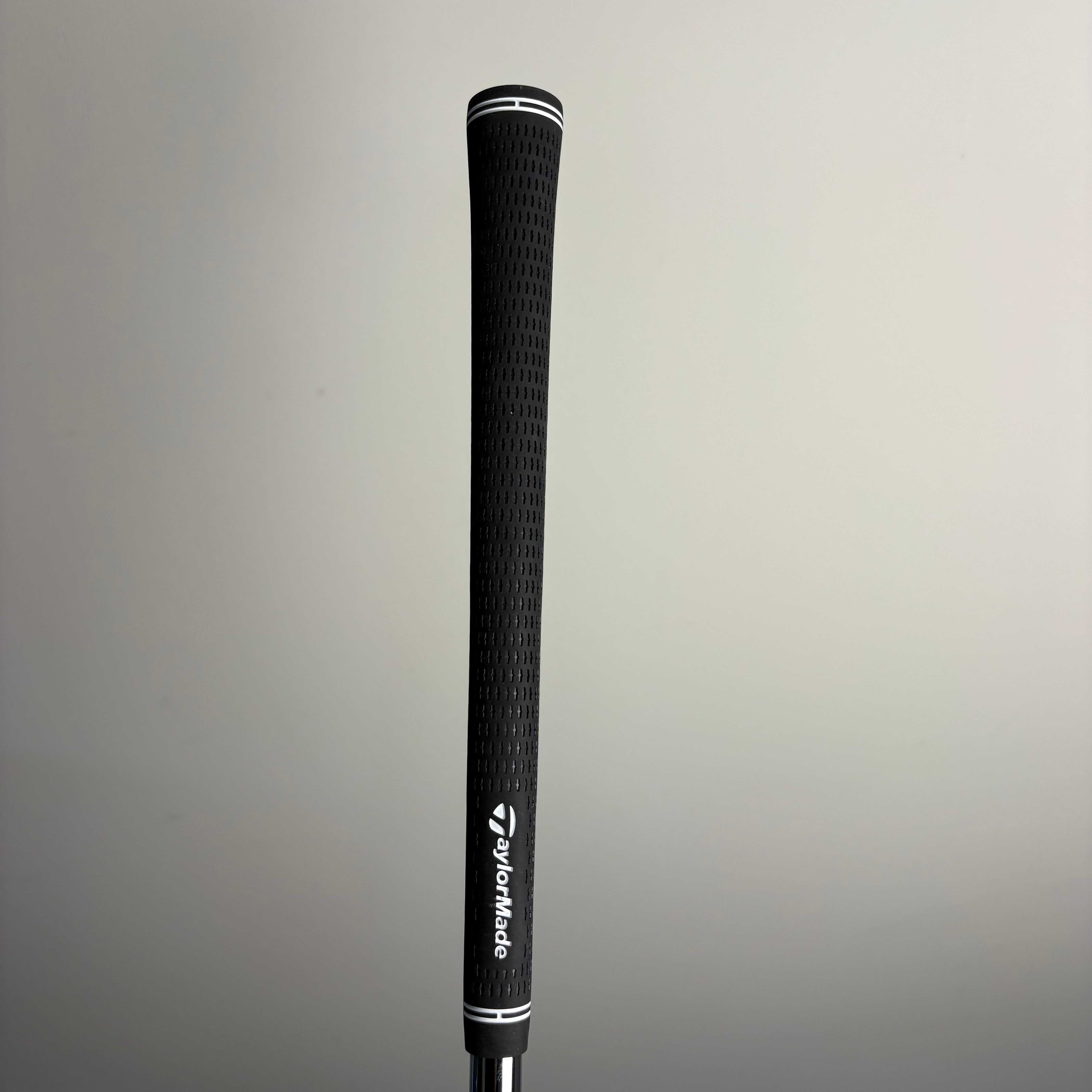 TaylorMade Qi PW - KBS Tour Lite Stiff - Tour Velvet Grip
