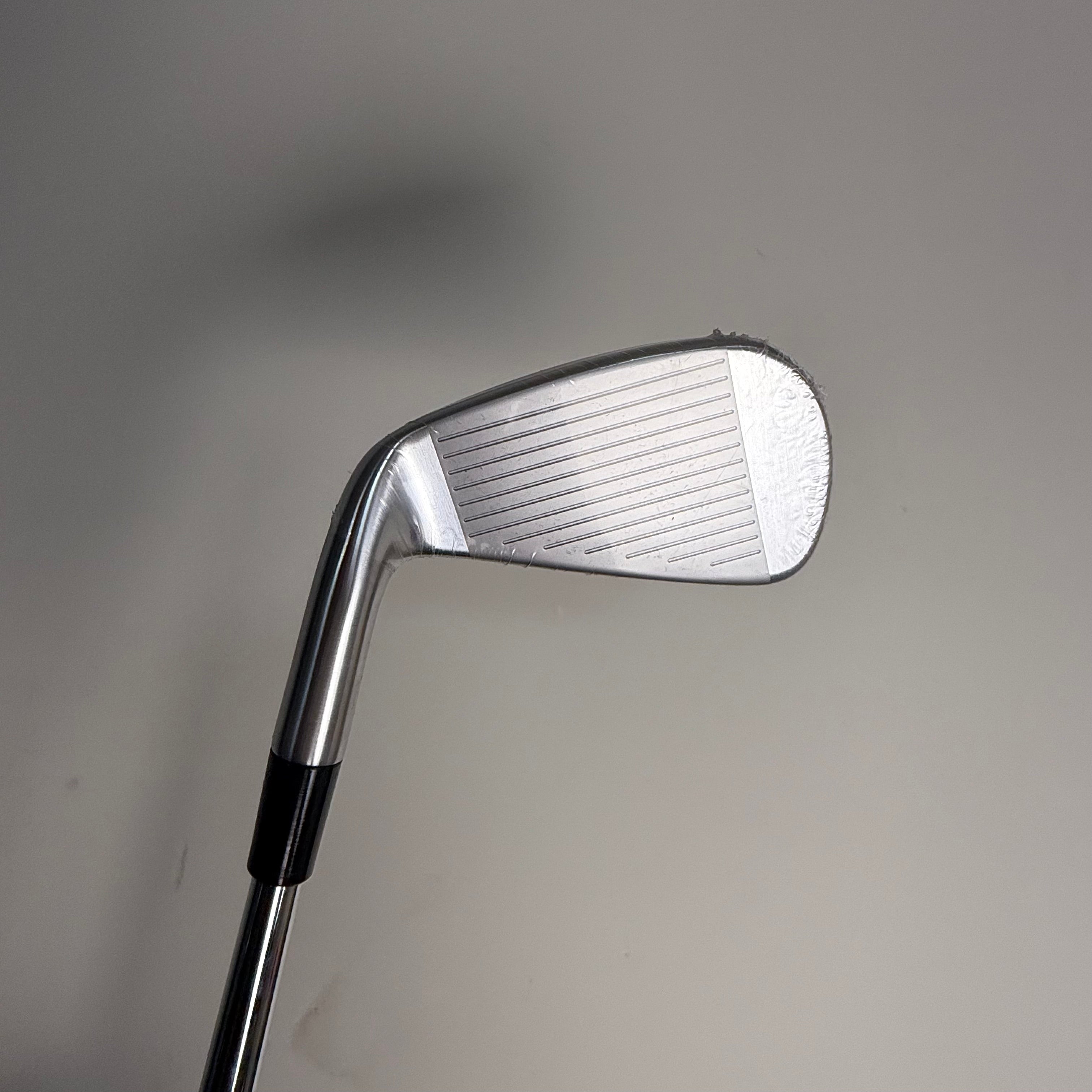 TaylorMade P790 4 Iron - Dynamic Gold 105g Stiff - Z-Grip Black