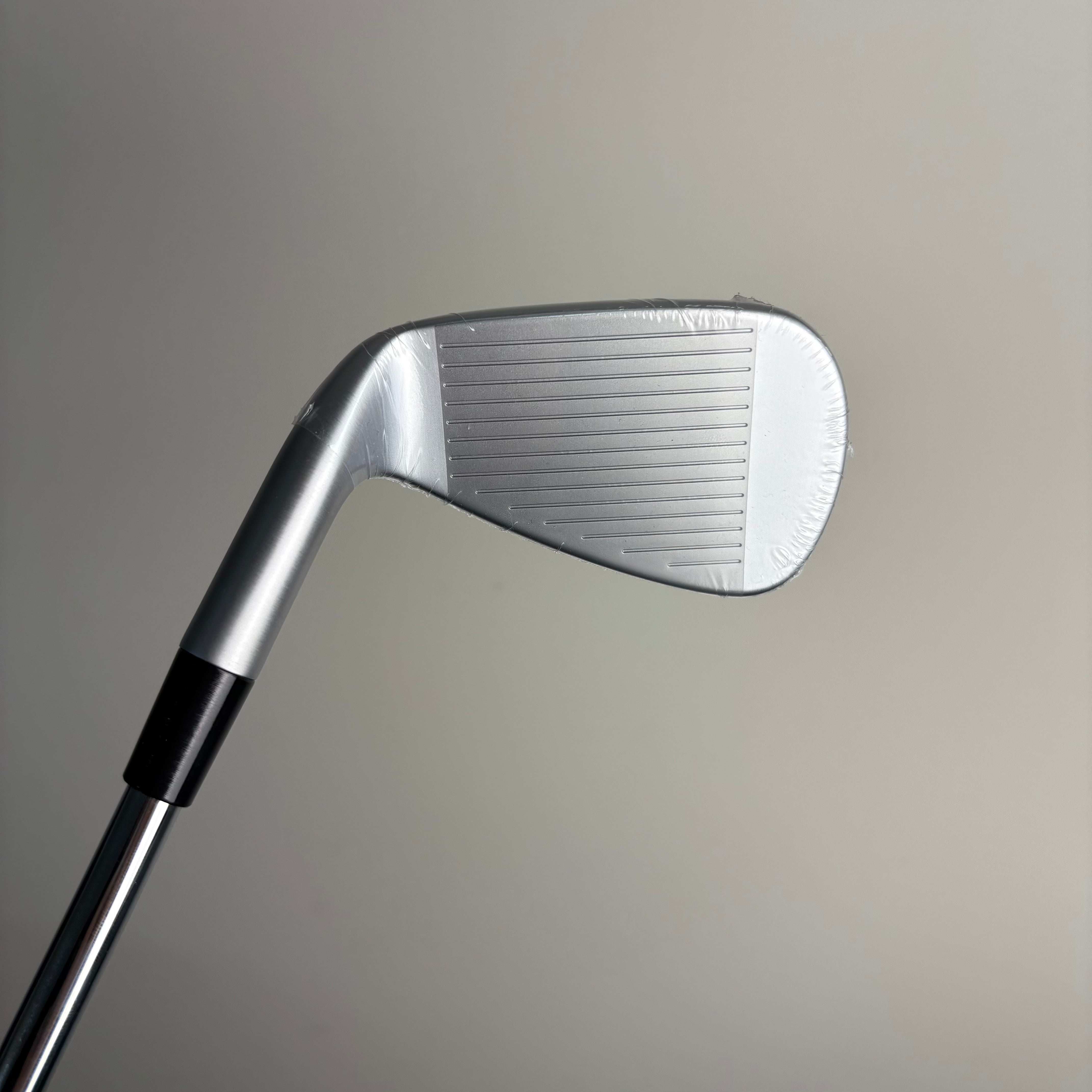 TaylorMade P790 2023 8 Iron - Dynamic Gold MID 115g R300 - Z-Grip Grey
