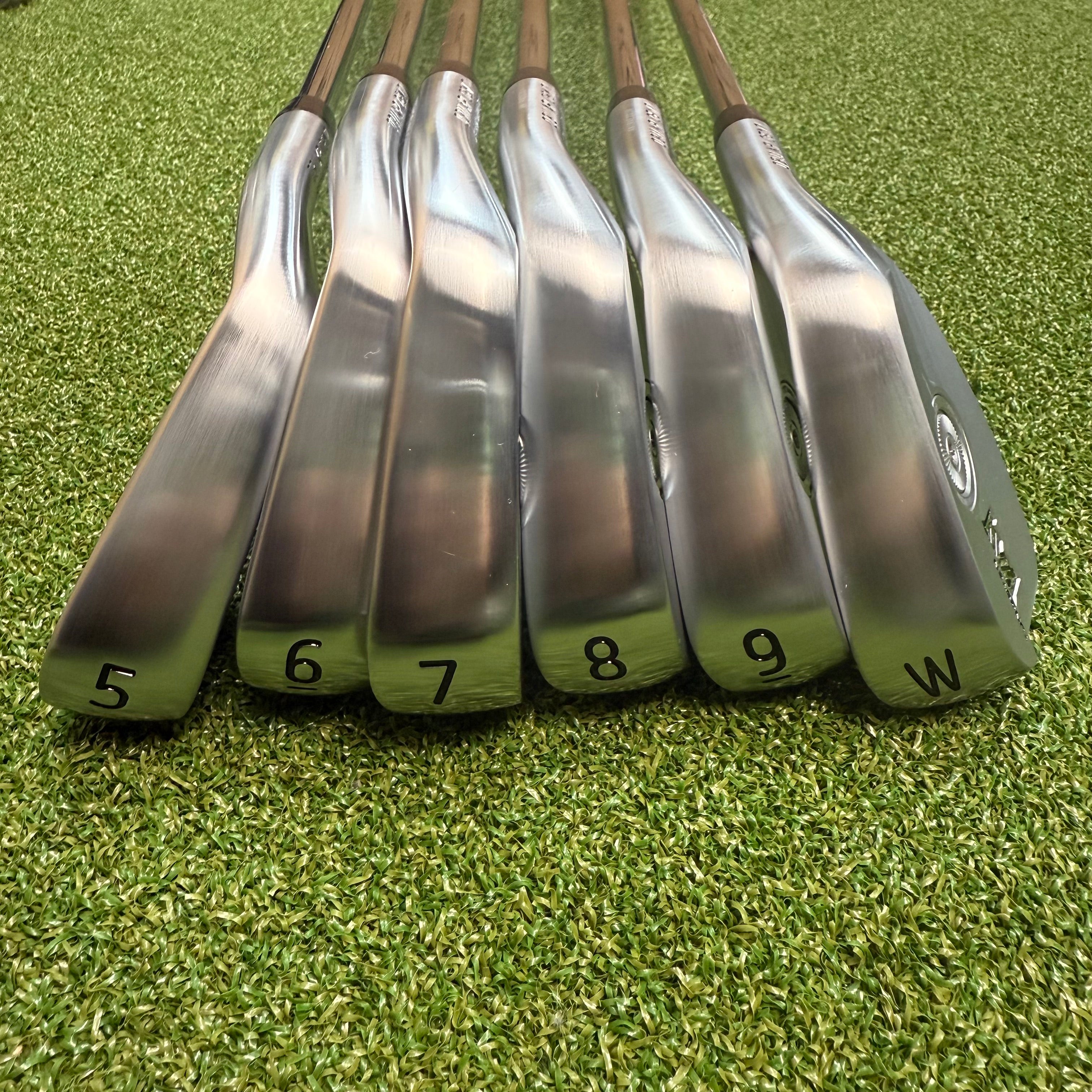 PXG 0311 XP Gen 7 Irons 5-PW - KBS TOUR 110g Regular - Lamkin Grips