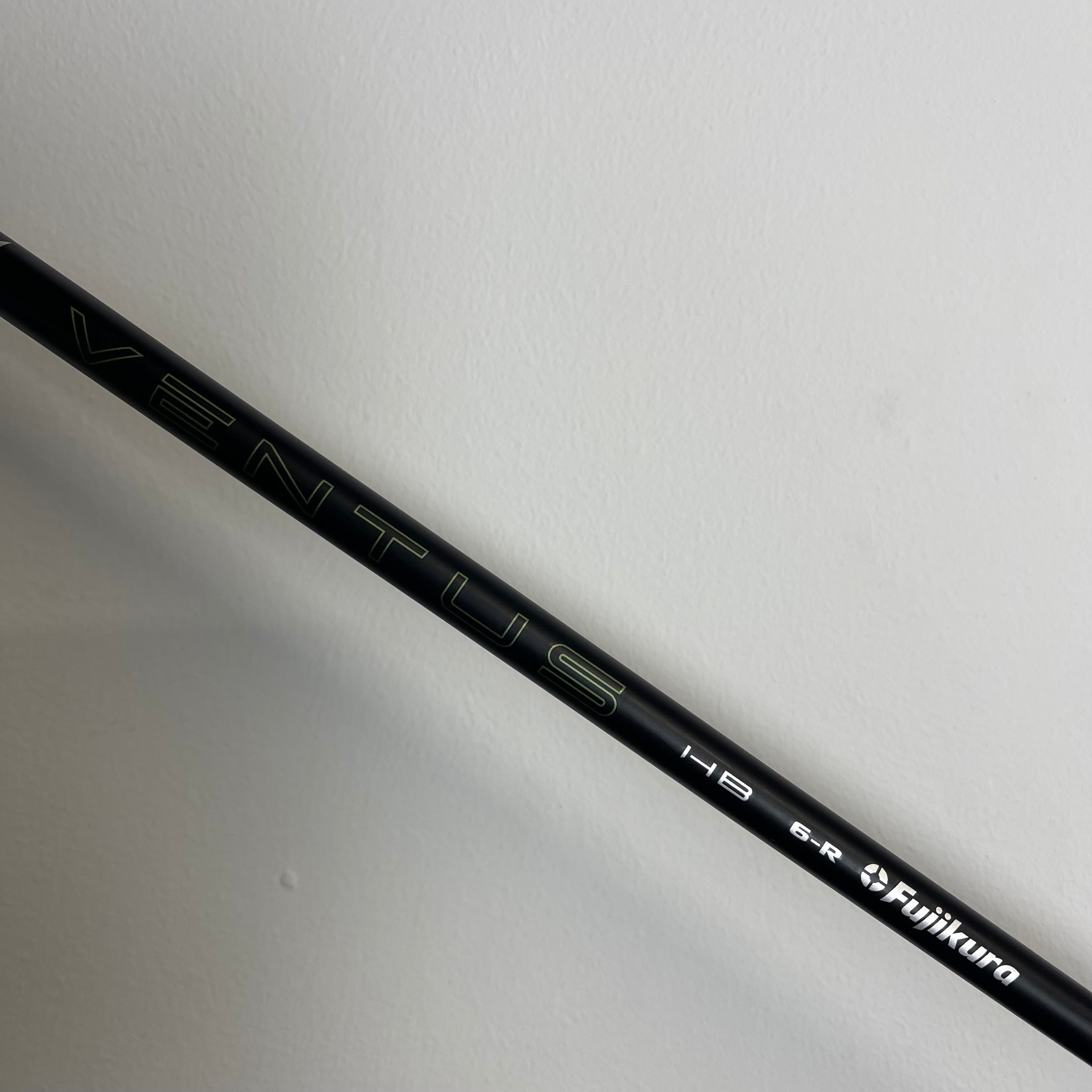 TaylorMade Qi35 4 Hybrid - 22° - Ventus Blue 60g Regular - Z-Grip