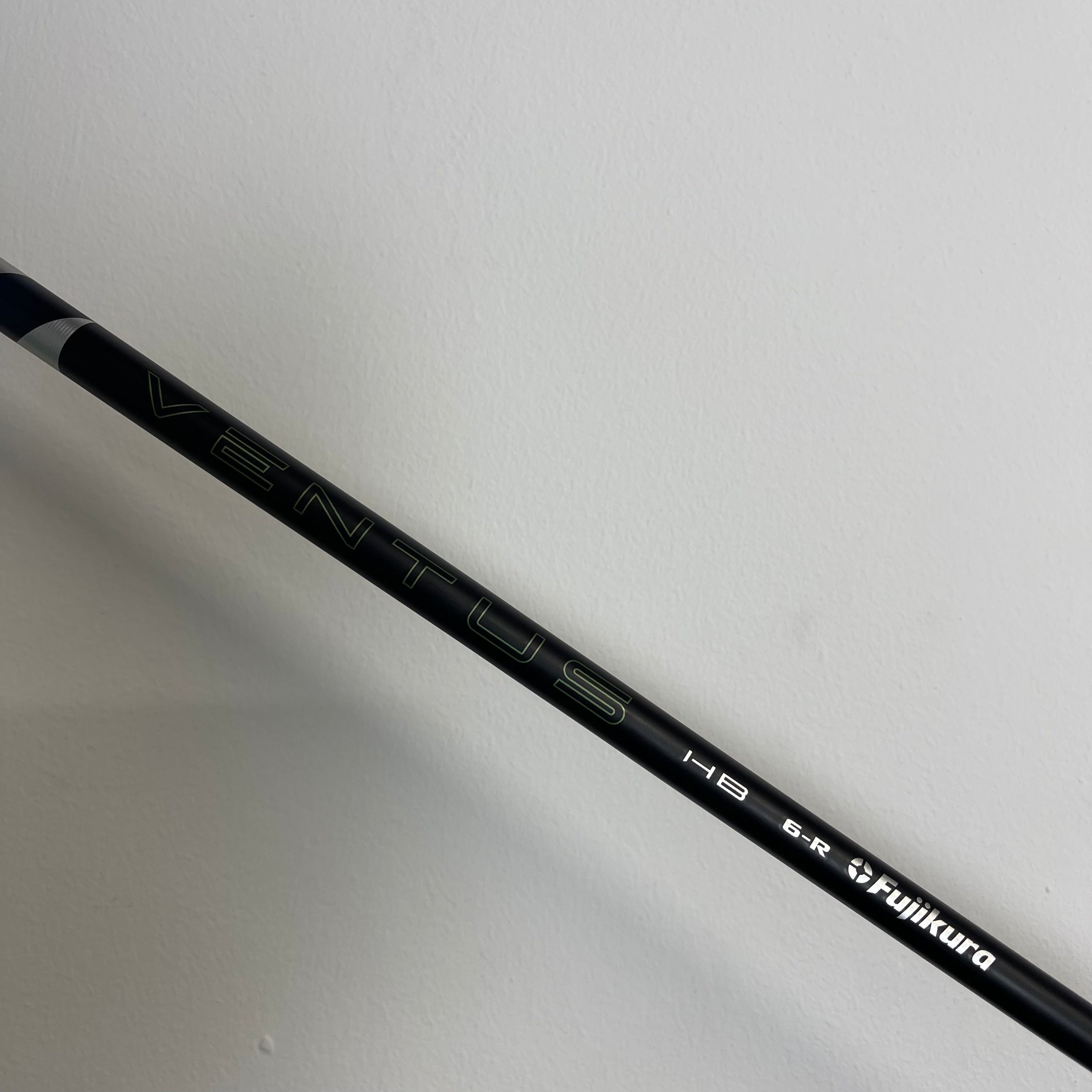 TaylorMade Qi35 4 Hybrid - 22° - Ventus Blue 60g Regular - Z-Grip