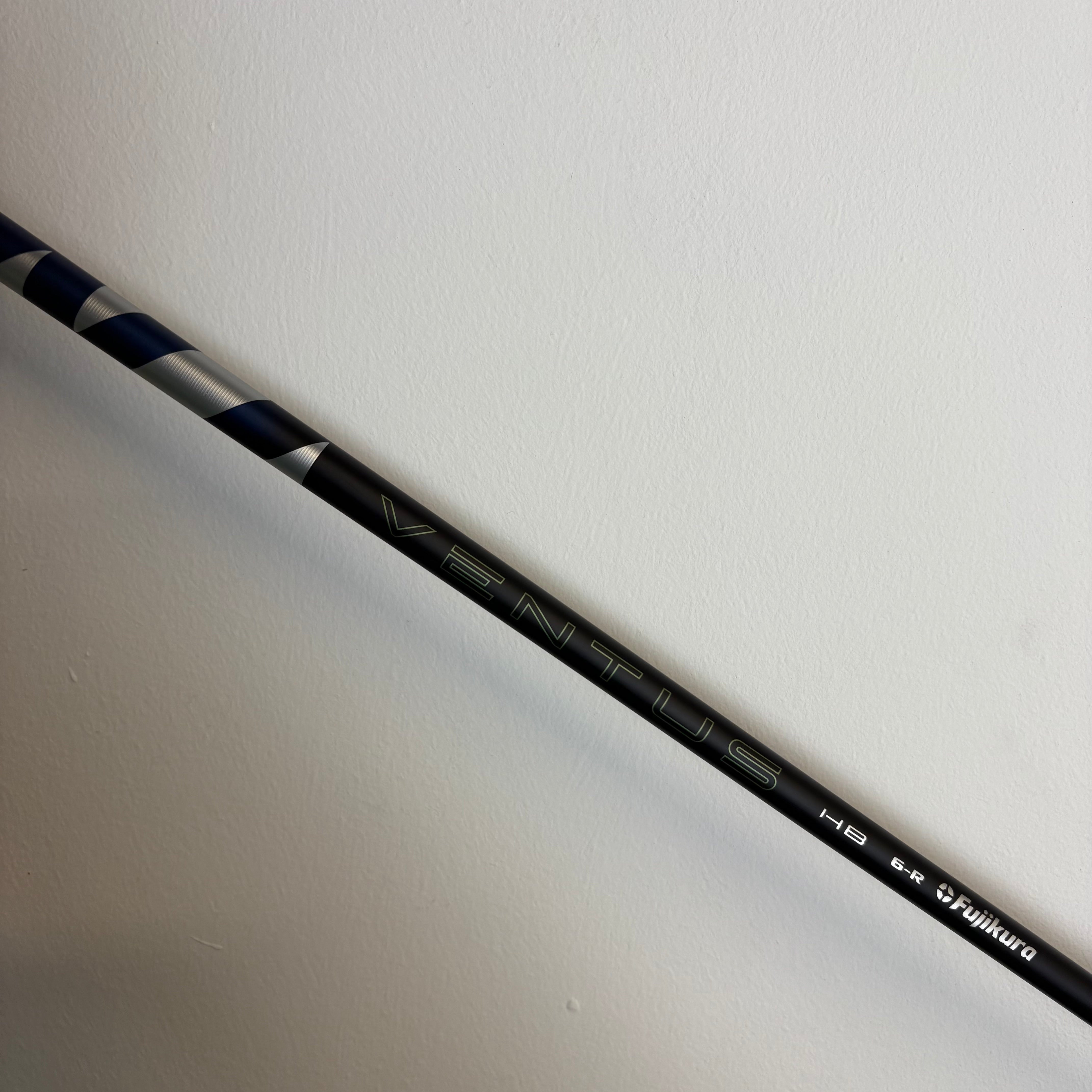 TaylorMade Qi35 4 Hybrid - 22° - Ventus Blue 60g Regular - Z-Grip