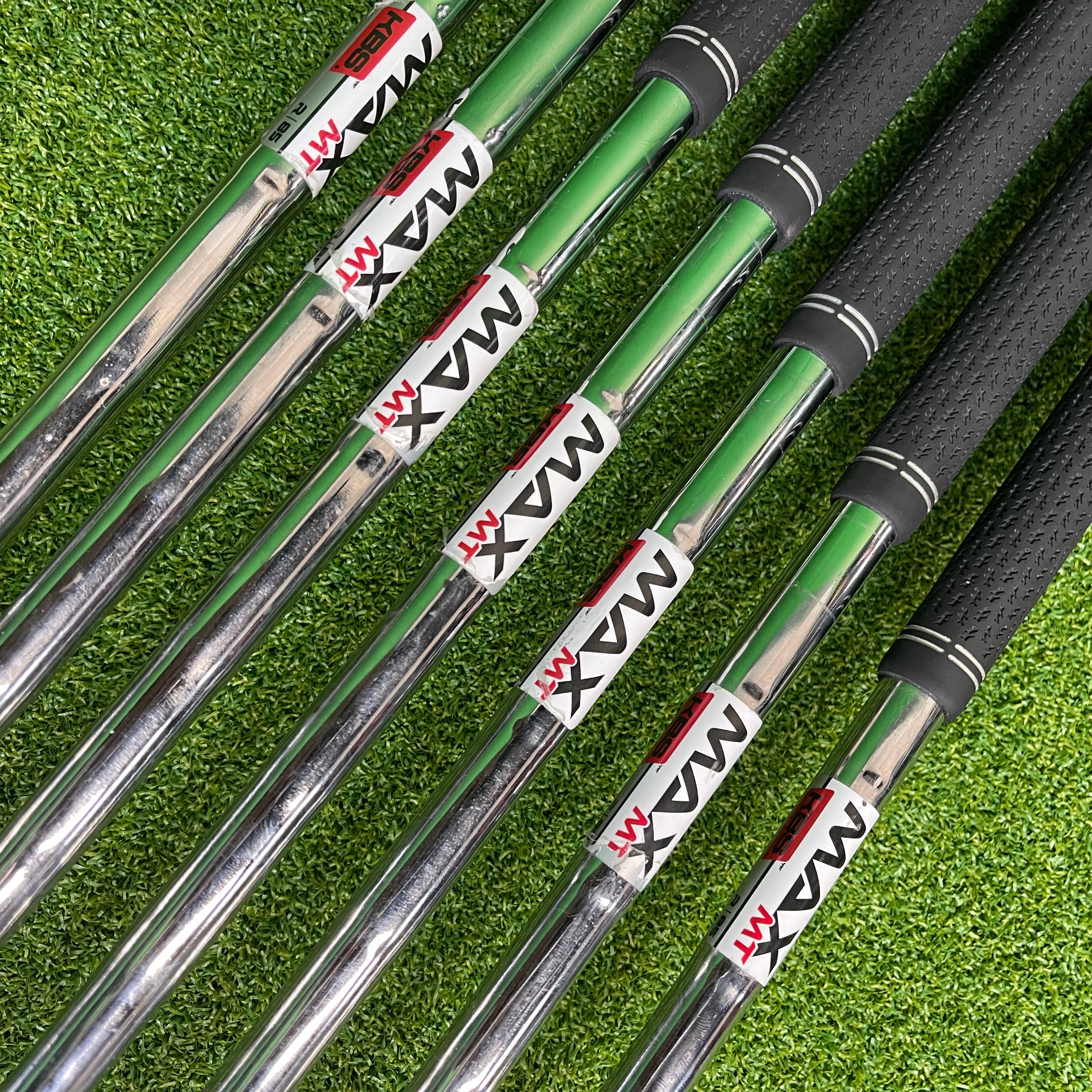 Taylormade Qi Irons 5-PW+SW - KBS MAX MT 85g Regular - Lamkin Crossline 360