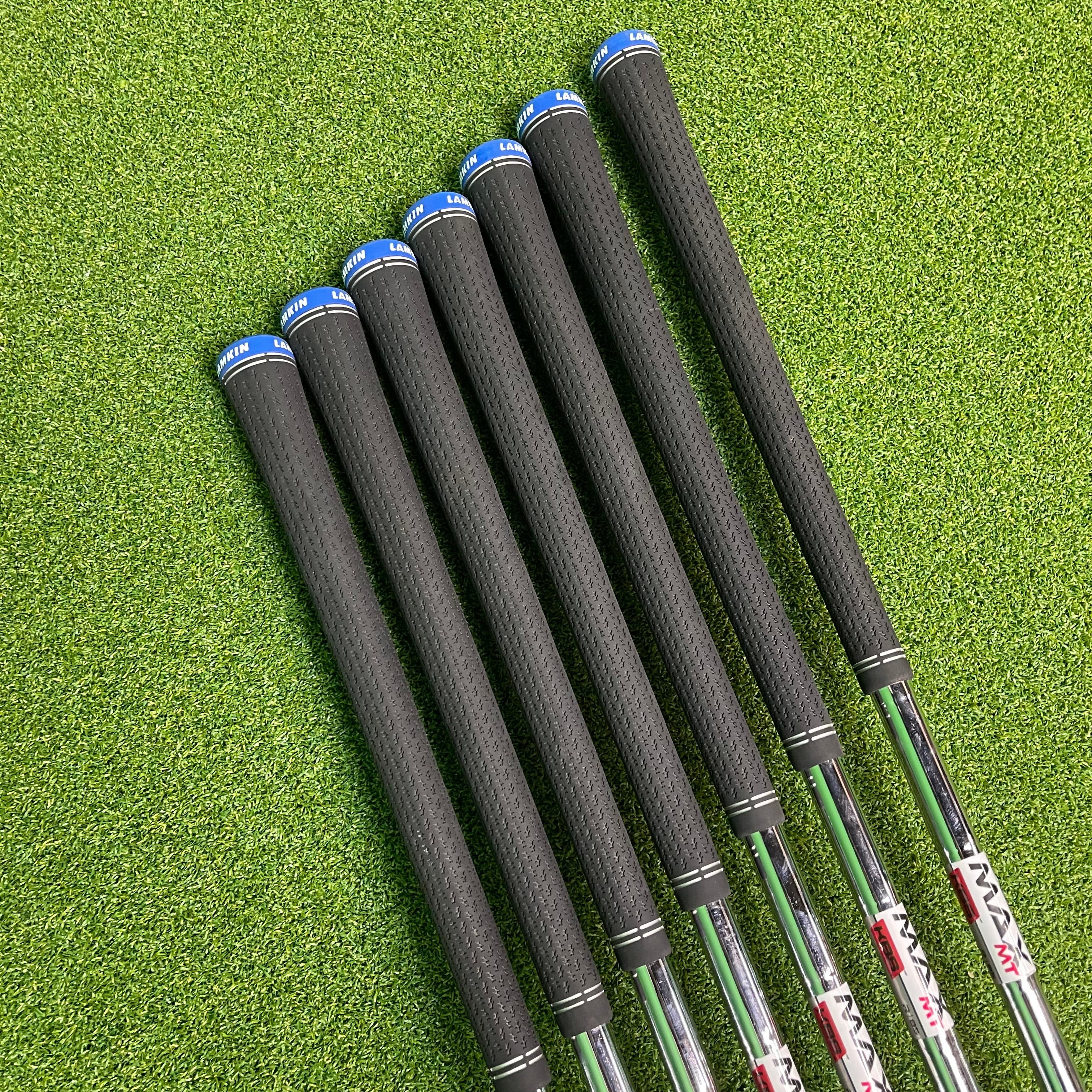 Taylormade Qi Irons 5-PW+SW - KBS MAX MT 85g Regular - Lamkin Crossline 360