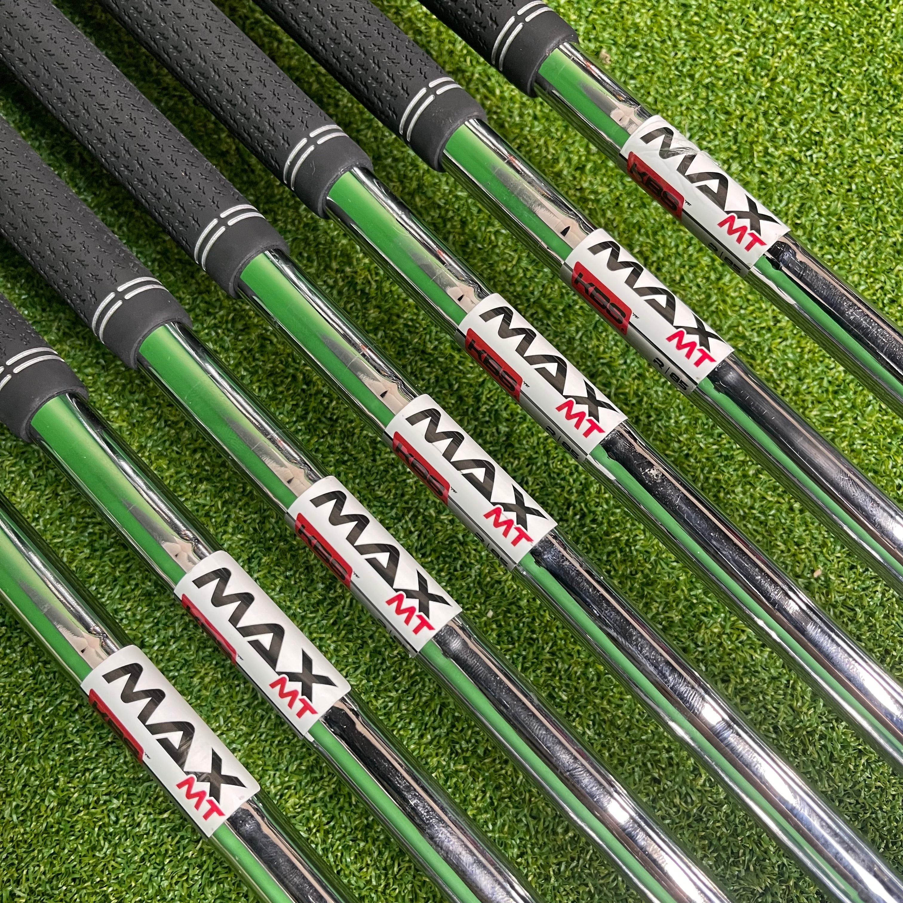 Taylormade Qi Irons 5-PW+SW - KBS MAX MT 85g Regular - Lamkin Crossline 360 - LEFT HANDED