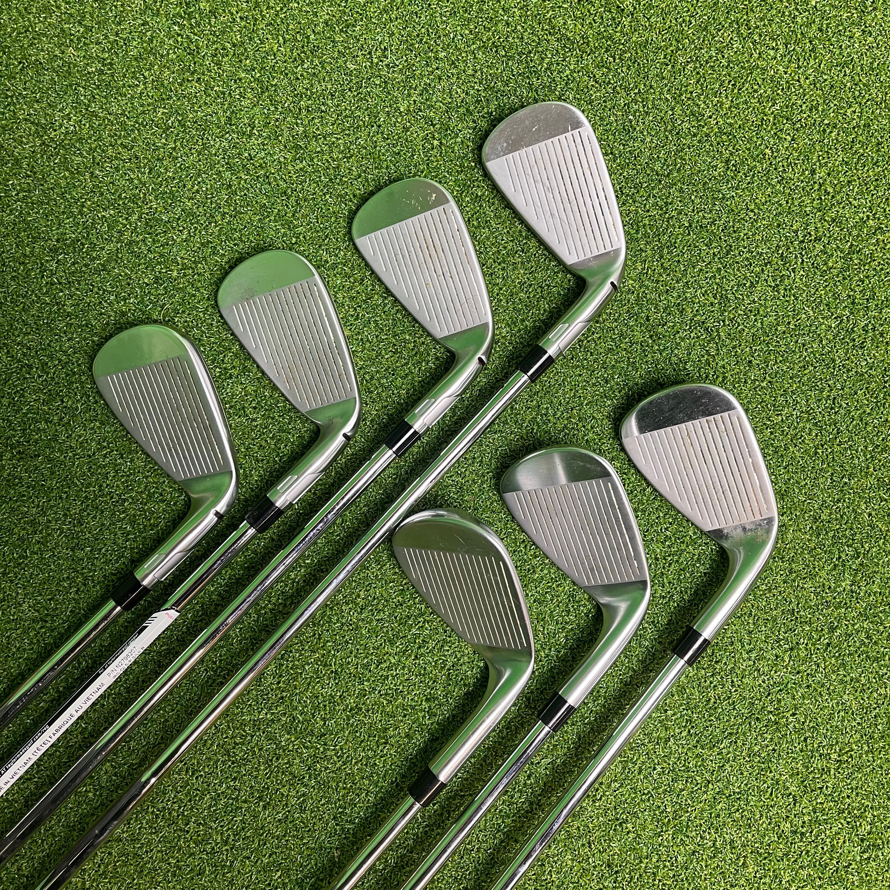 Taylormade Qi Irons 5-PW+SW - KBS MAX MT 85g Regular - Lamkin Crossline 360 - LEFT HANDED