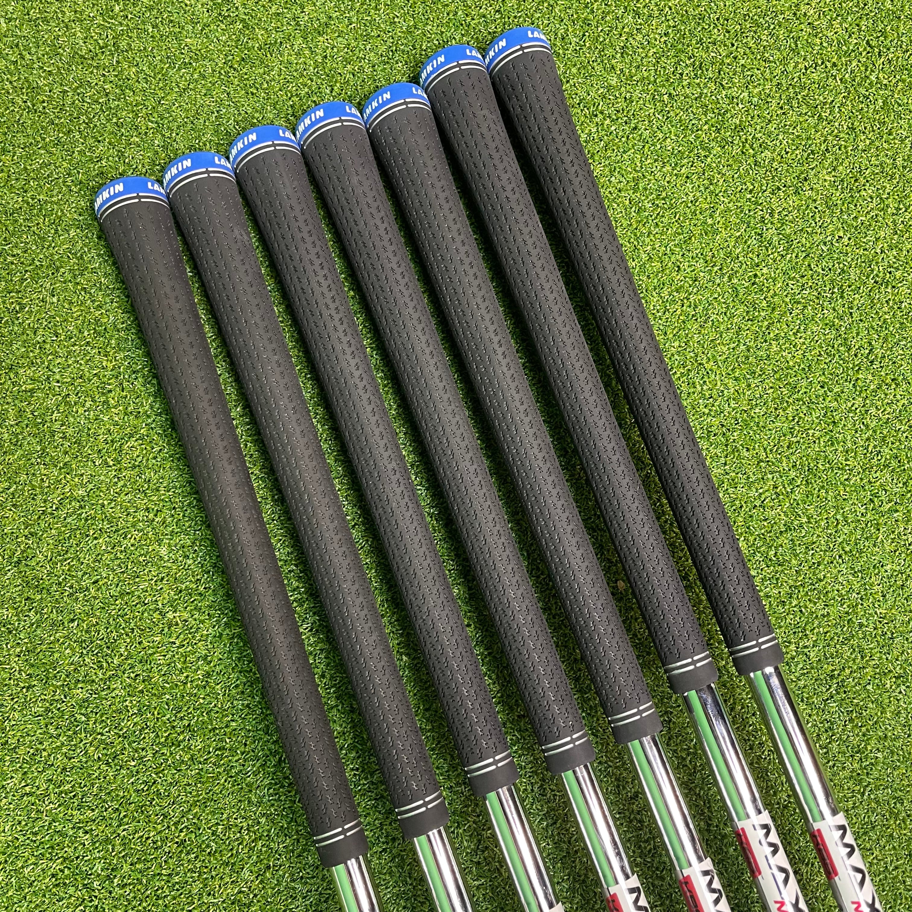 Taylormade Qi Irons 5-PW+SW - KBS MAX MT 85g Regular - Lamkin Crossline 360 - LEFT HANDED