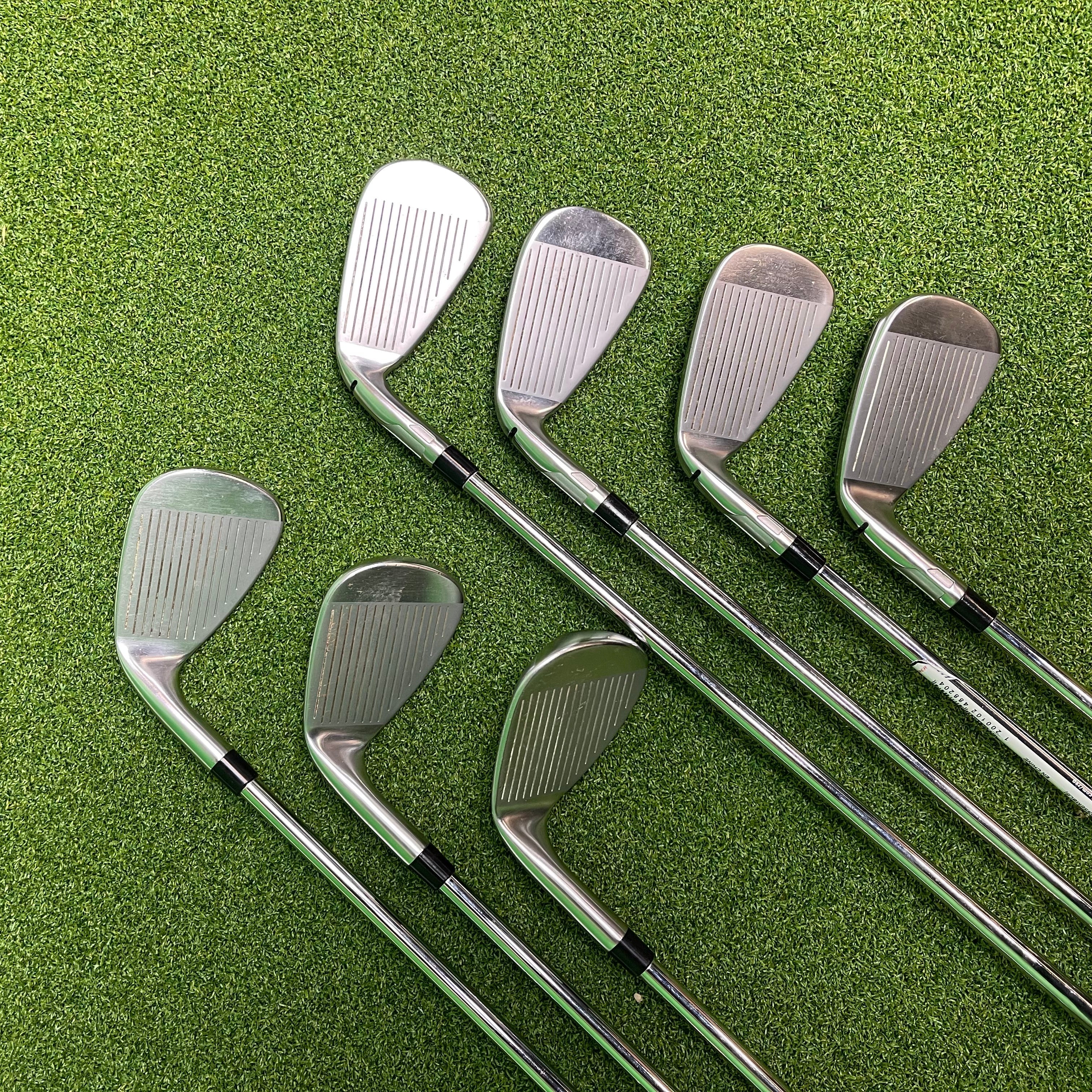 Taylormade Qi Irons 5-PW+SW - KBS MAX MT 85g Regular - Lamkin Crossline 360