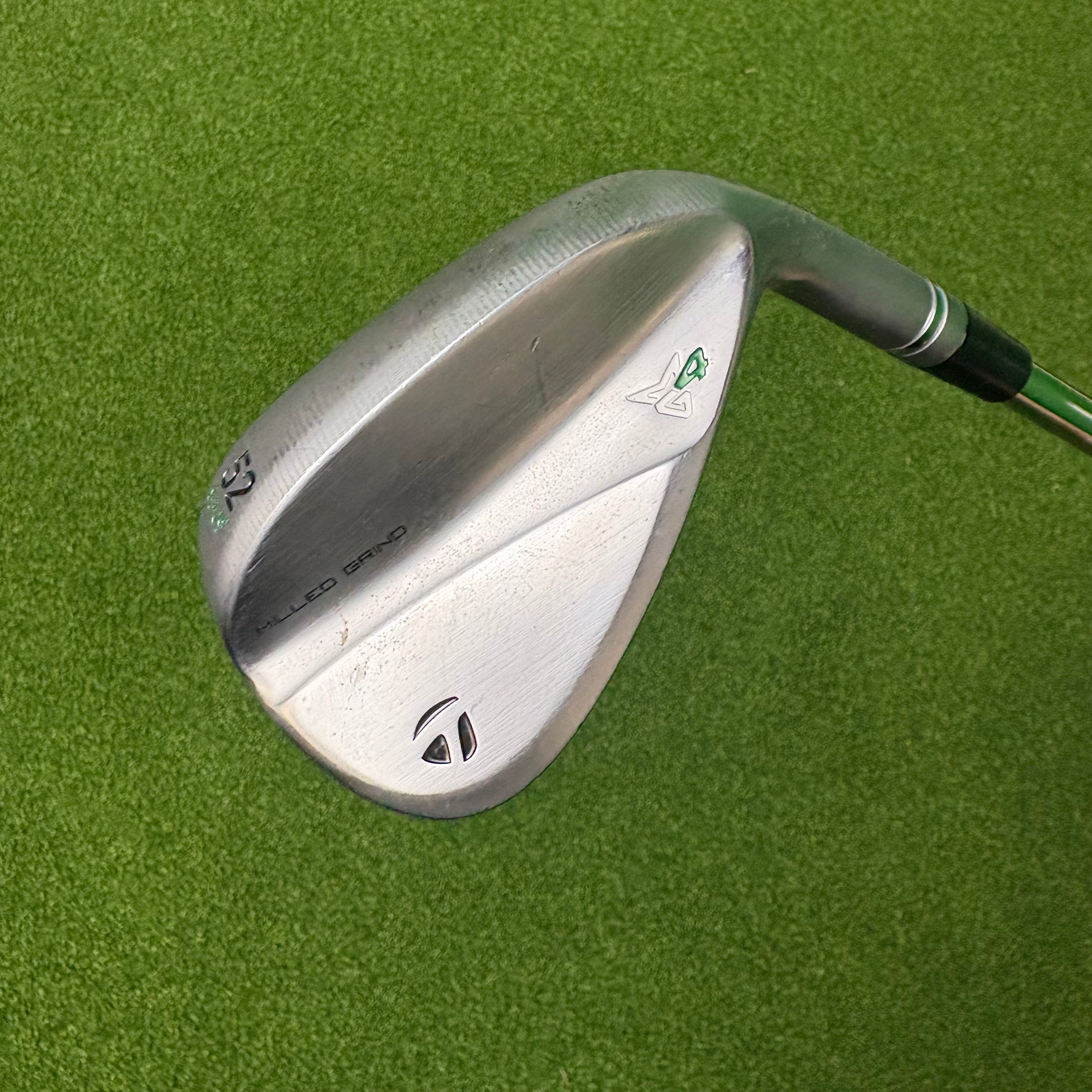 TaylorMade Milled Grind 4 52°/09 SB - Dynamic Gold Tour Issue 115g Wedge Flex - RAW FACE - Lamkin Crossline
