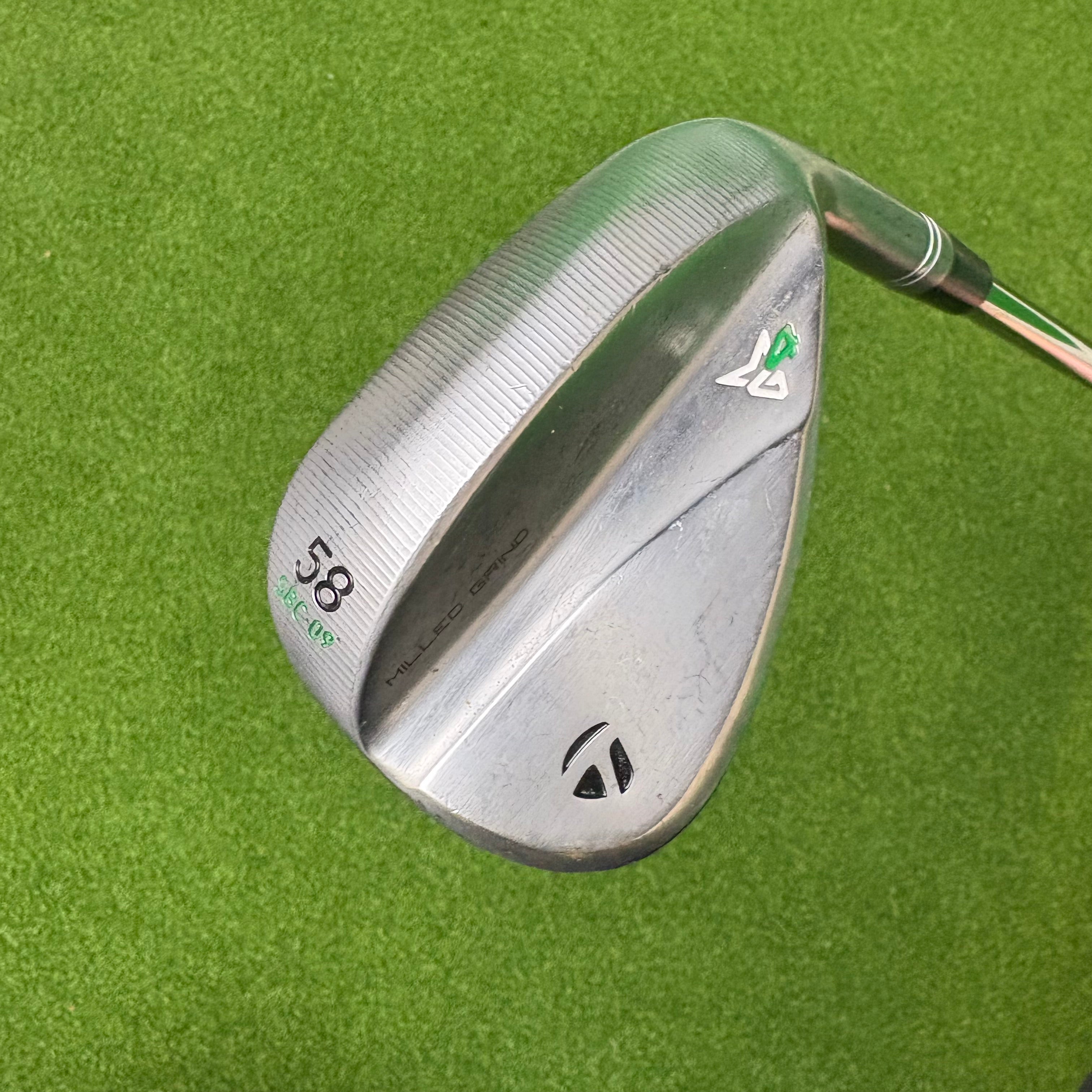 TaylorMade Milled Grind 4 58°/09 SBC - Dynamic Gold Tour Issue 115g Wedge Flex - RAW FACE - Lamkin Crossline