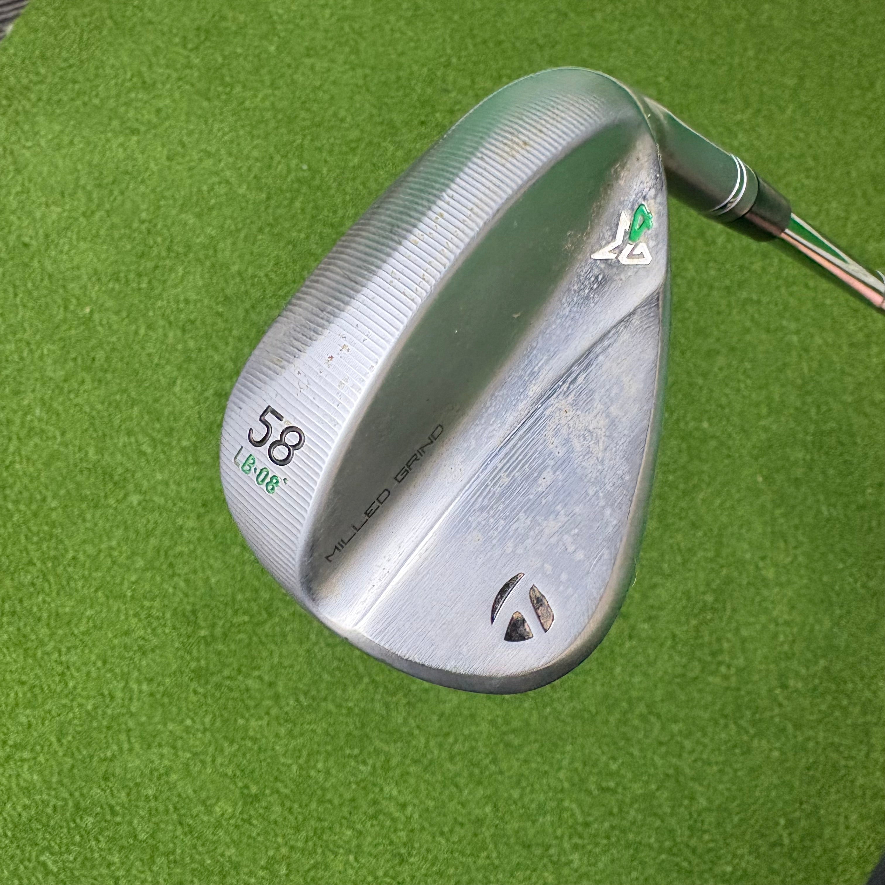 TaylorMade Milled Grind 4 58°/07 LB - Dynamic Gold Tour Issue 115g Wedge Flex - RAW FACE - Lamkin Crossline