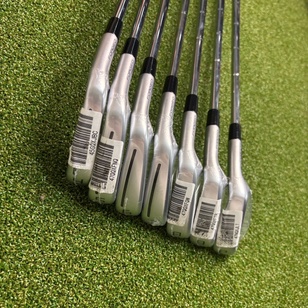 Taylormade P770 Irons – 4-PW – Dynamic Gold MID 115 X100 (Extra Stiff) – Z-Grip Cord Black/White