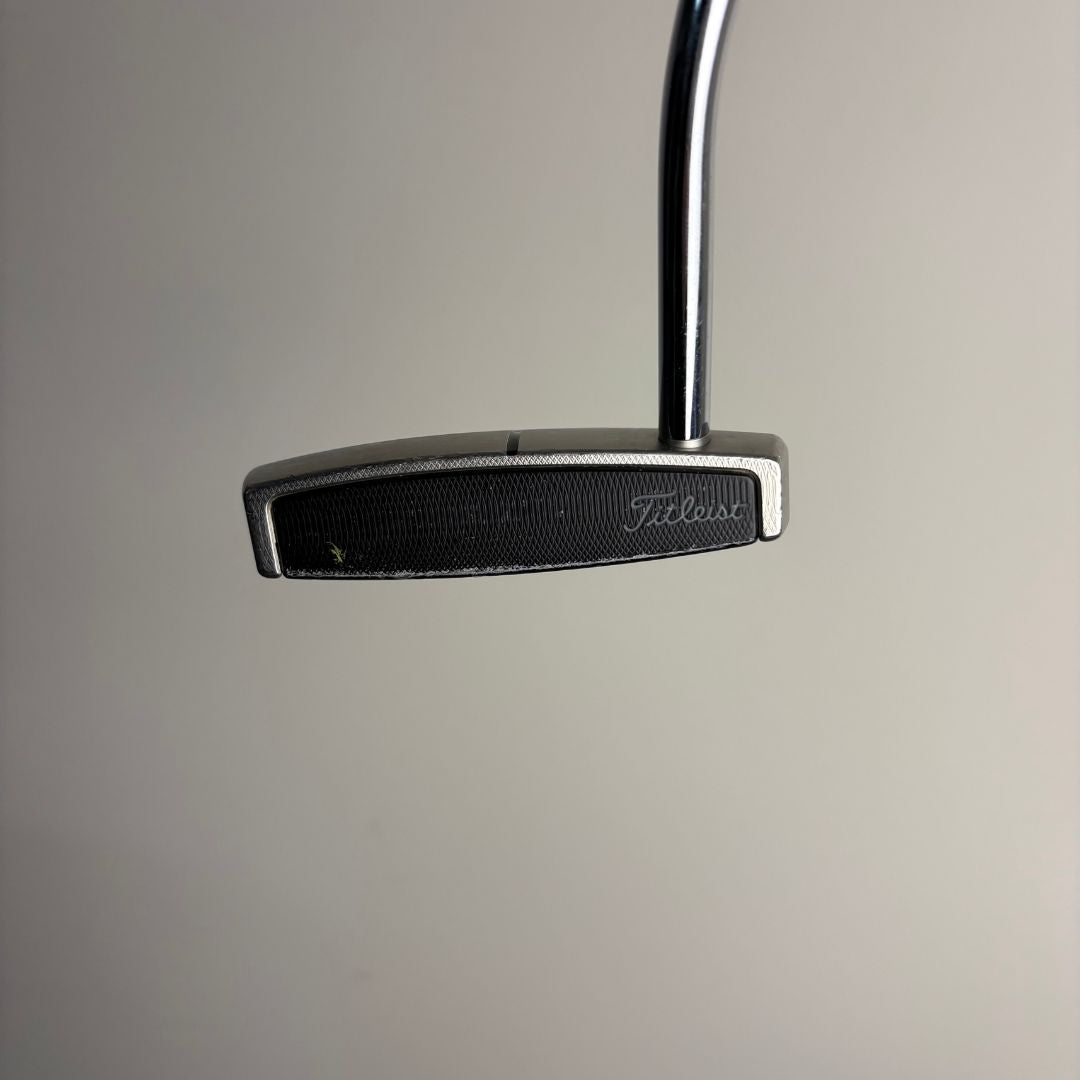 Scotty Cameron Futura 5 MB - 34 Inch - Matador Grip (Black/Red)