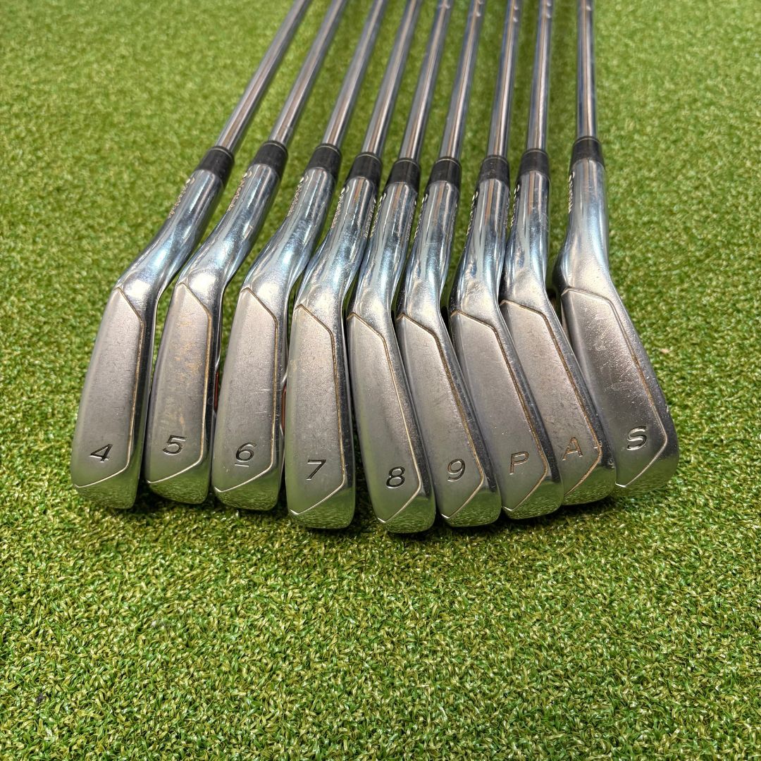 TaylorMade R11 Irons - 4-PW + AW + SW - KBS Tour 90g Regular - Tour Velvet Align - LEFT HANDED
