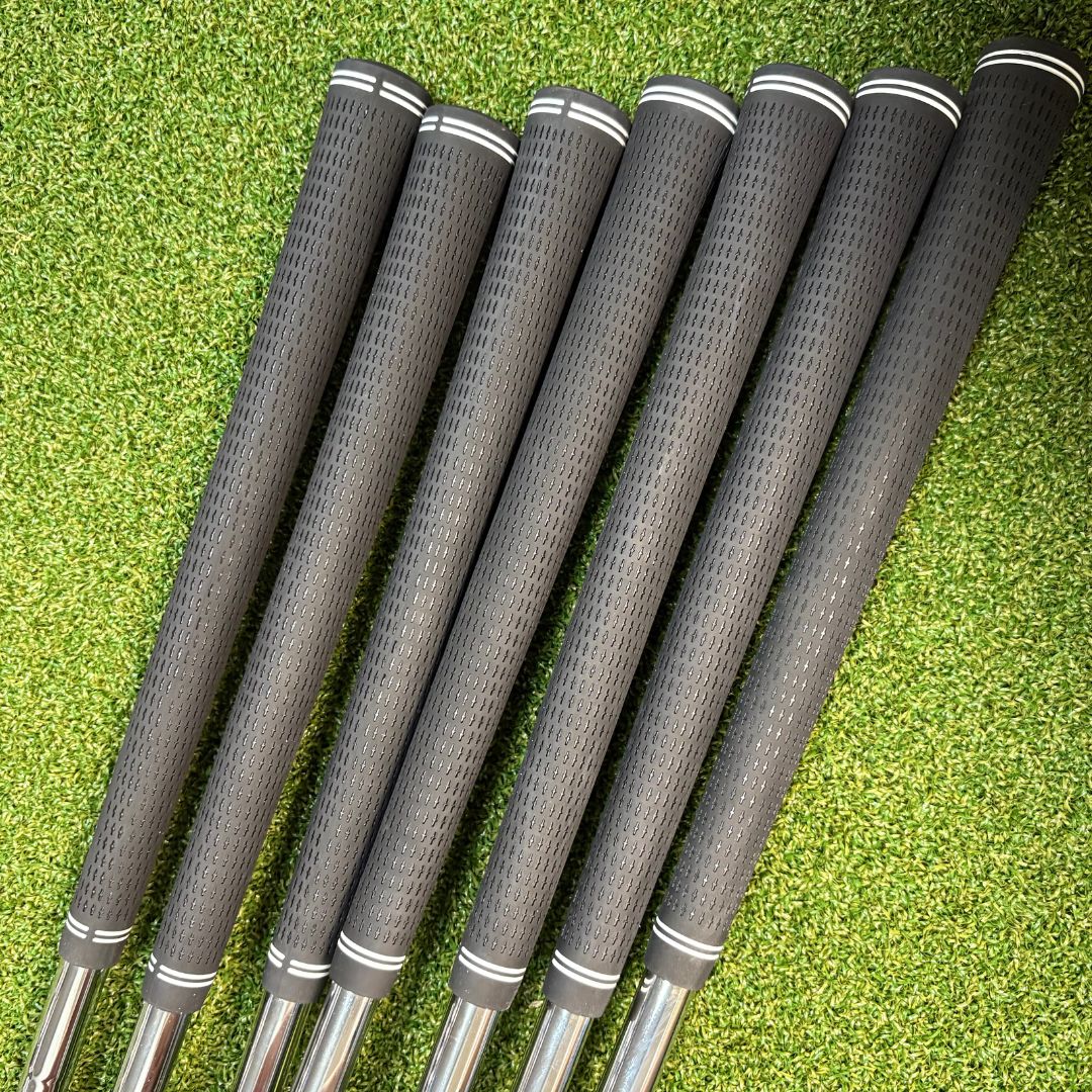 TaylorMade P790 4-PW - Dynamic Gold MID 115g S300 (Stiff)- Tour Velvet Midsize Grips