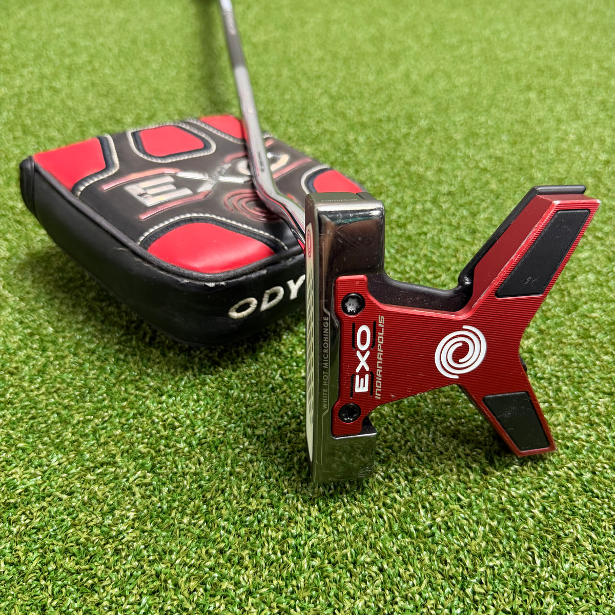 Odyssey White Hot Microhinge Exo Indianapolis Putter - Odyssey Stroke Lab Shaft - Odyssey Stroke Lab Midsize Grip