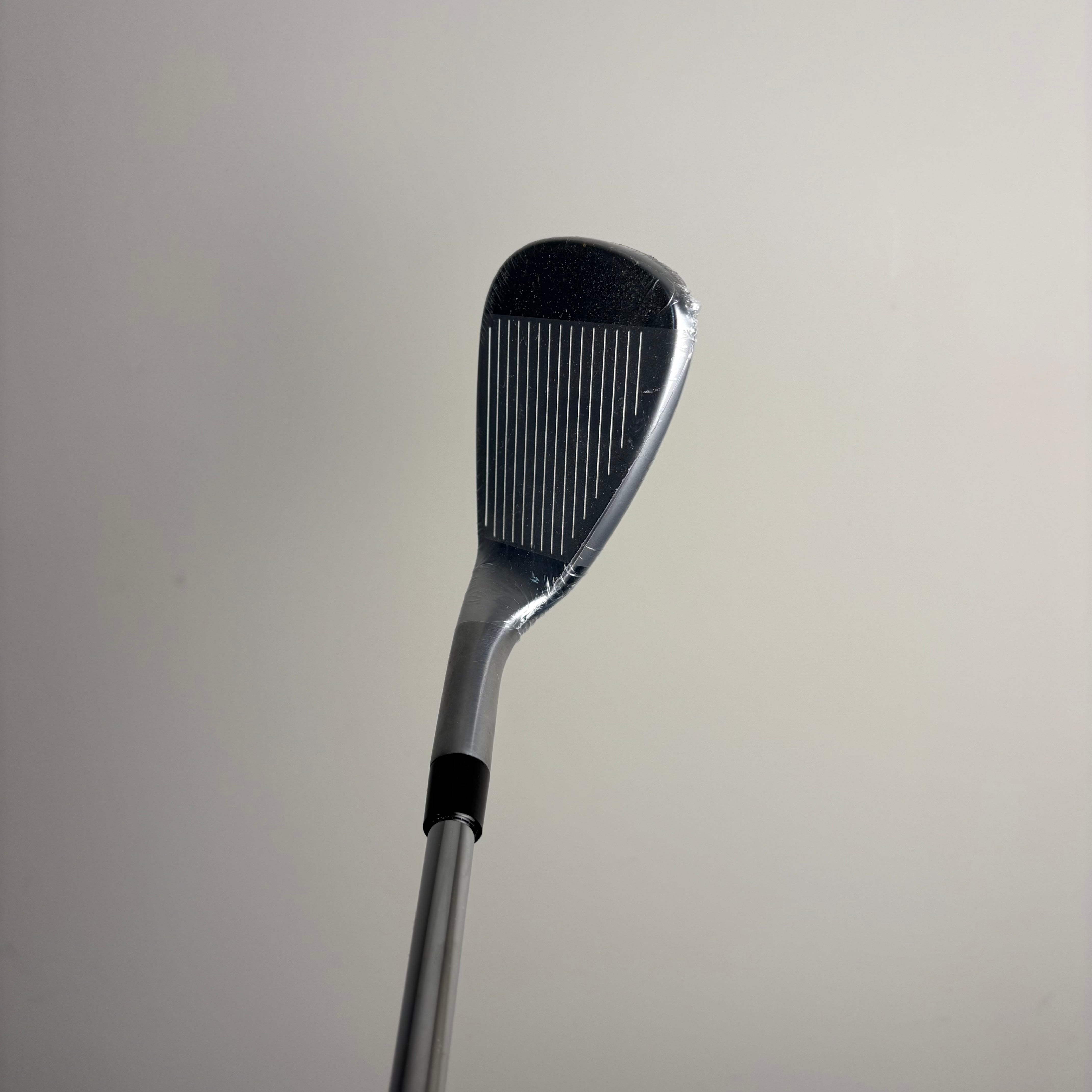 TaylorMade Qi AW - KBS Max MT 85g Regular - MCC +4 Black/Grey