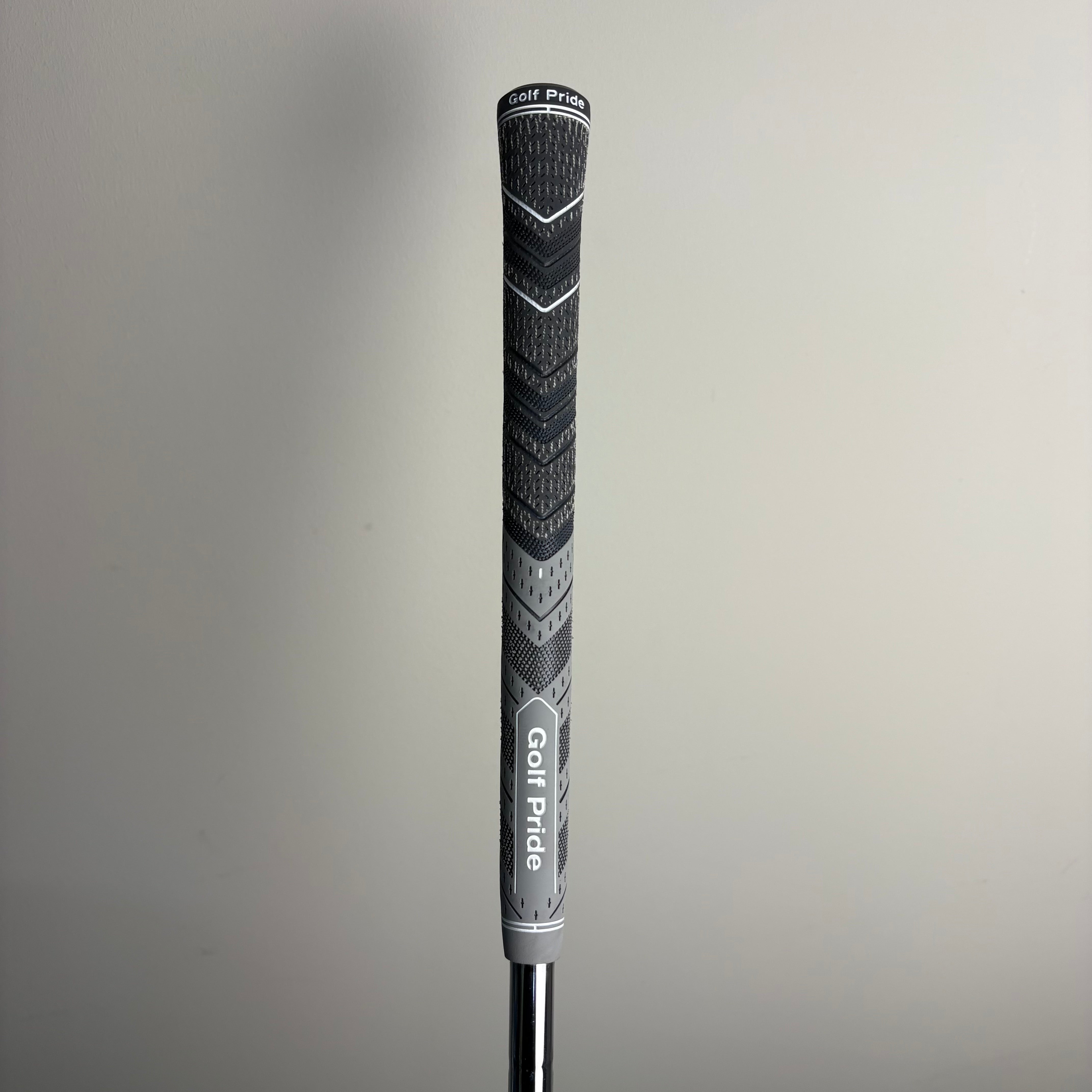 TaylorMade Qi AW - KBS Max MT 85g Regular - MCC +4 Black/Grey