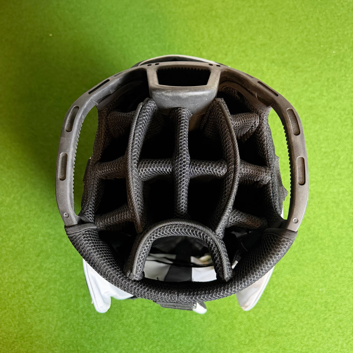 Wilson Alpine Cart Bag - White & Black (Pre-Owned)