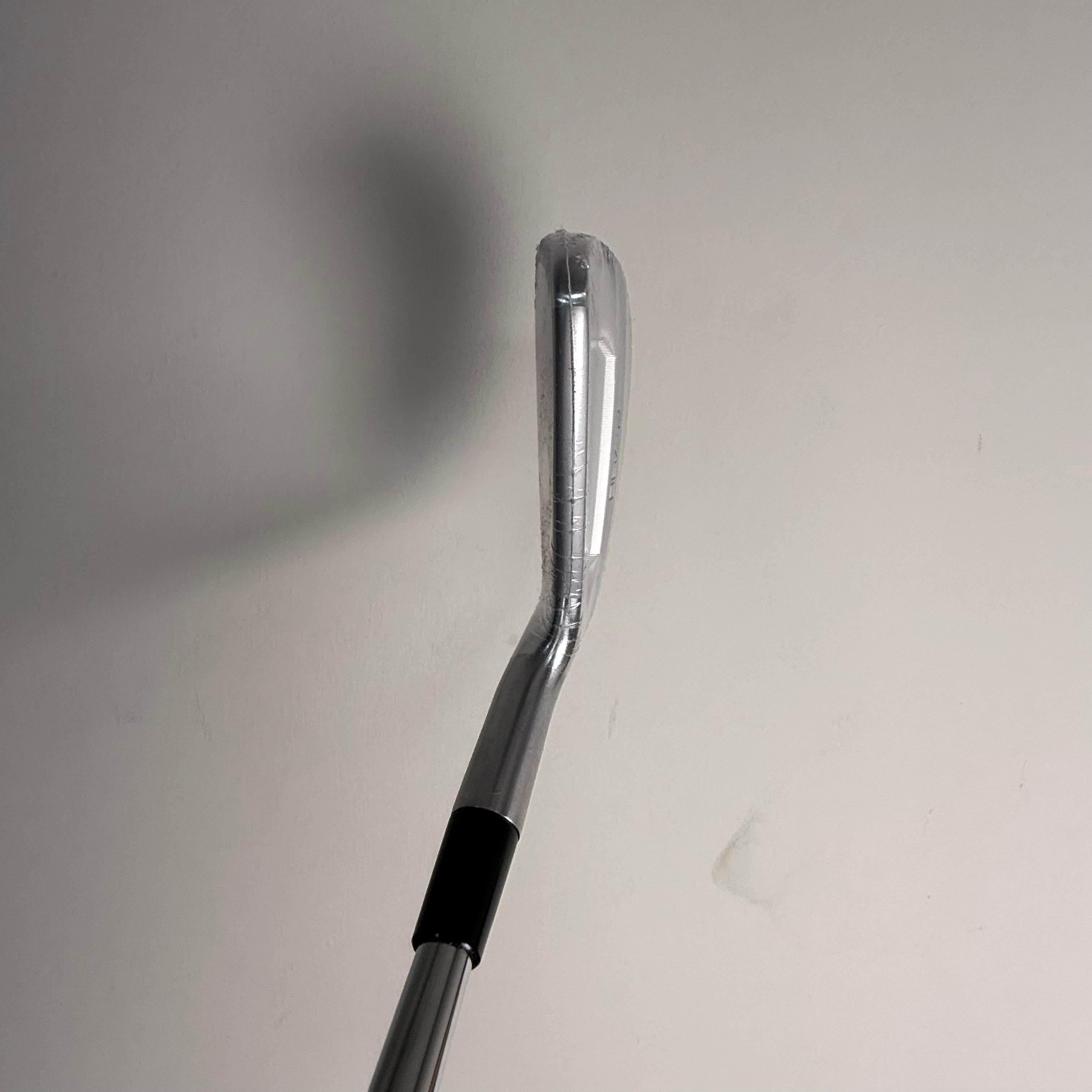 TaylorMade P790 4 Iron - Dynamic Gold 105g Stiff - Z-Grip Black