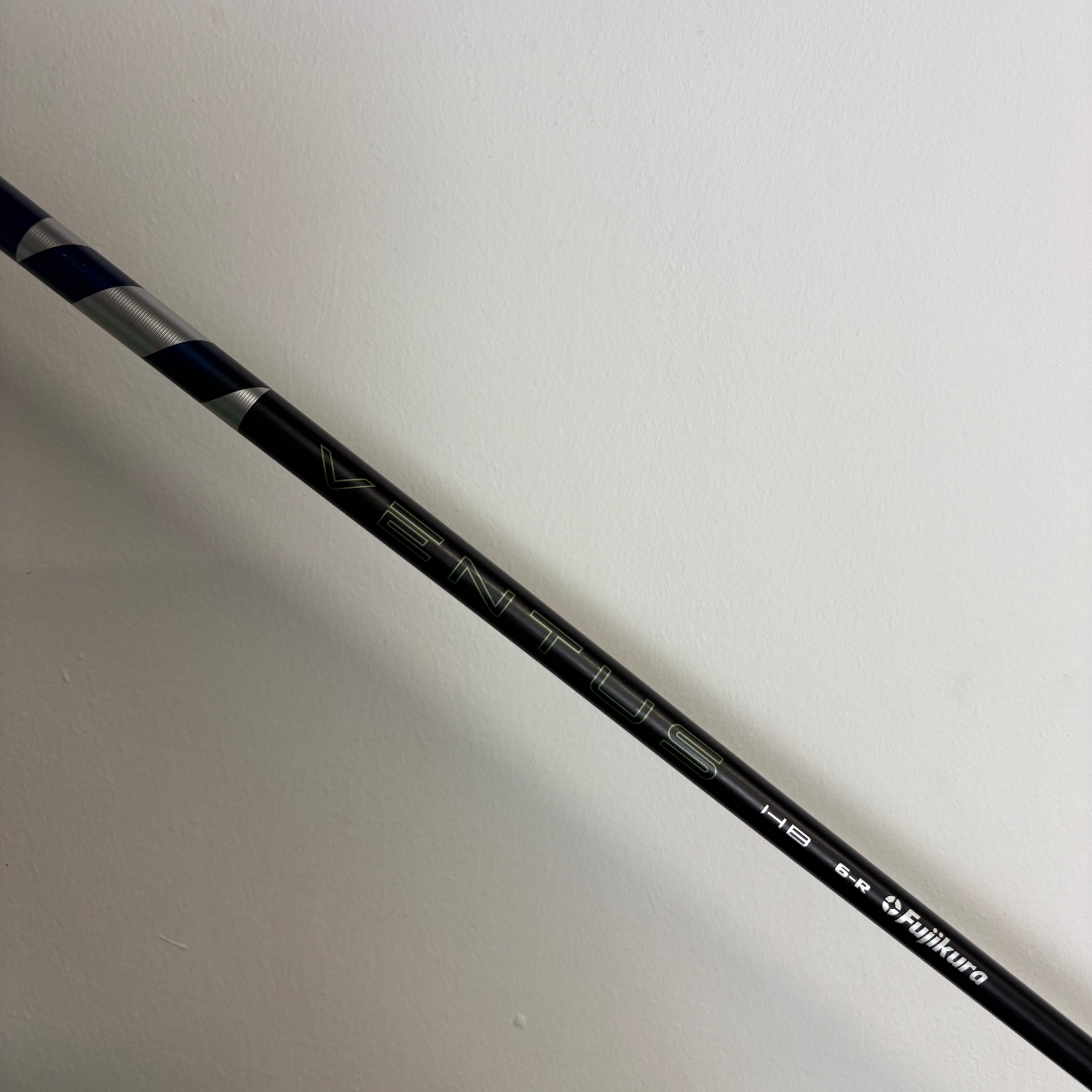 TaylorMade Qi35 4 Hybrid - 22° - Ventus Blue 60g Regular - Z-Grip