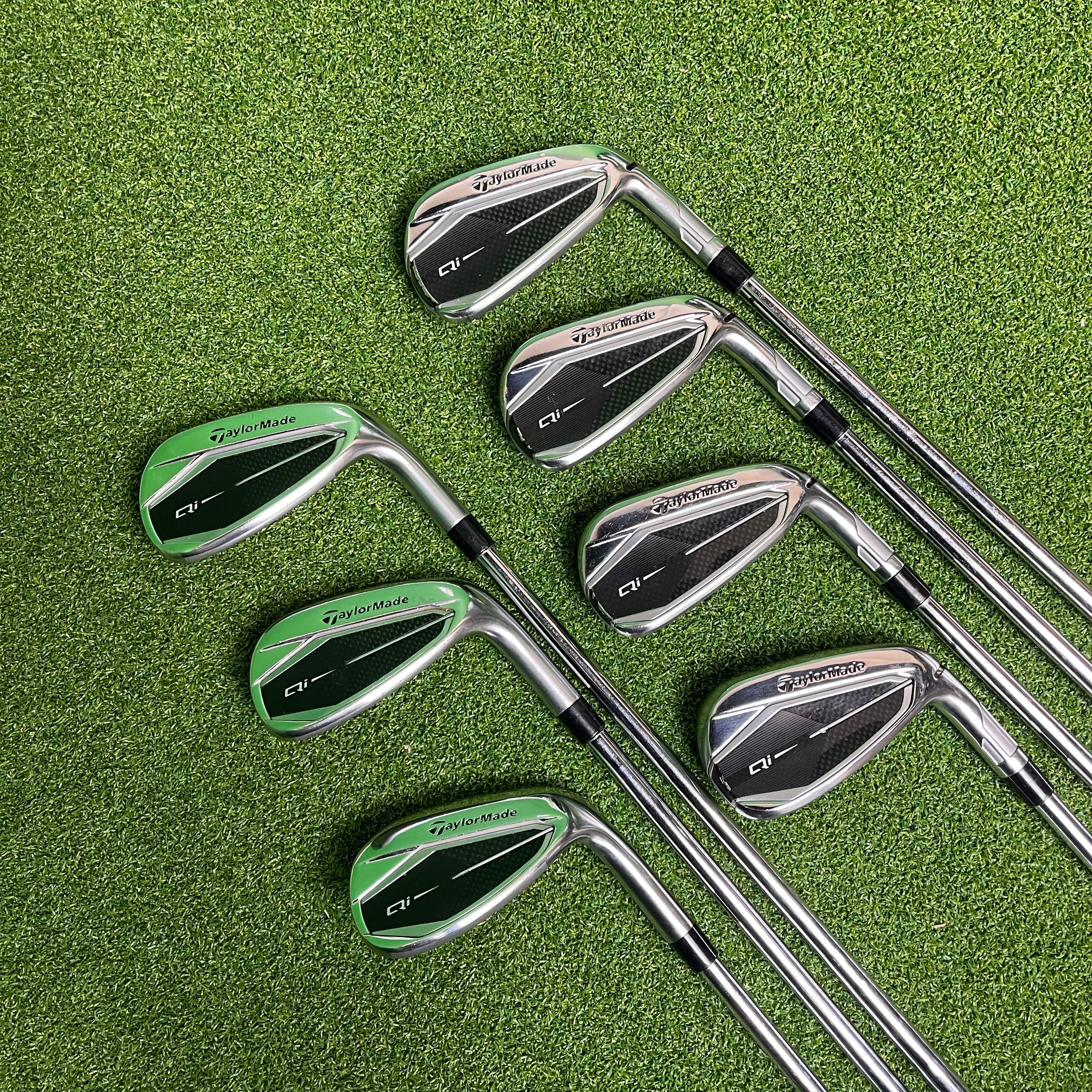 Taylormade Qi Irons 5-PW+SW - KBS MAX MT 85g Regular - Lamkin Crossline 360