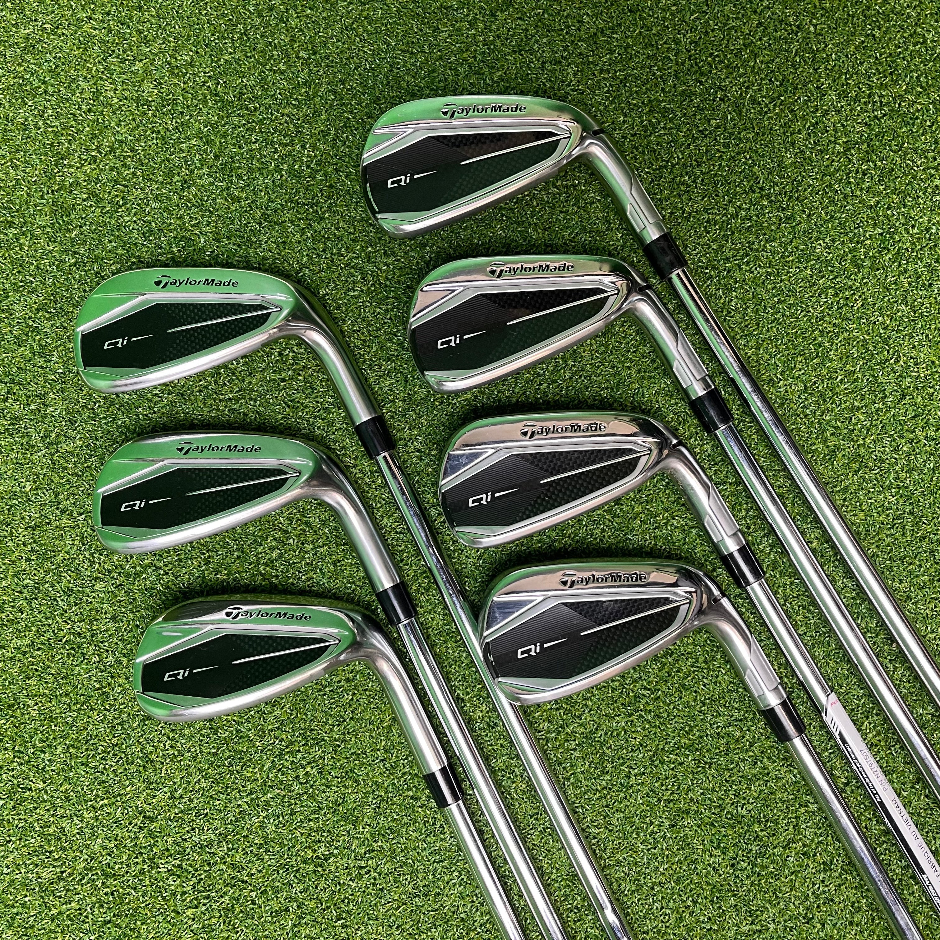 Taylormade Qi Irons 5-PW+SW - KBS MAX MT 85g Regular - Lamkin Crossline 360
