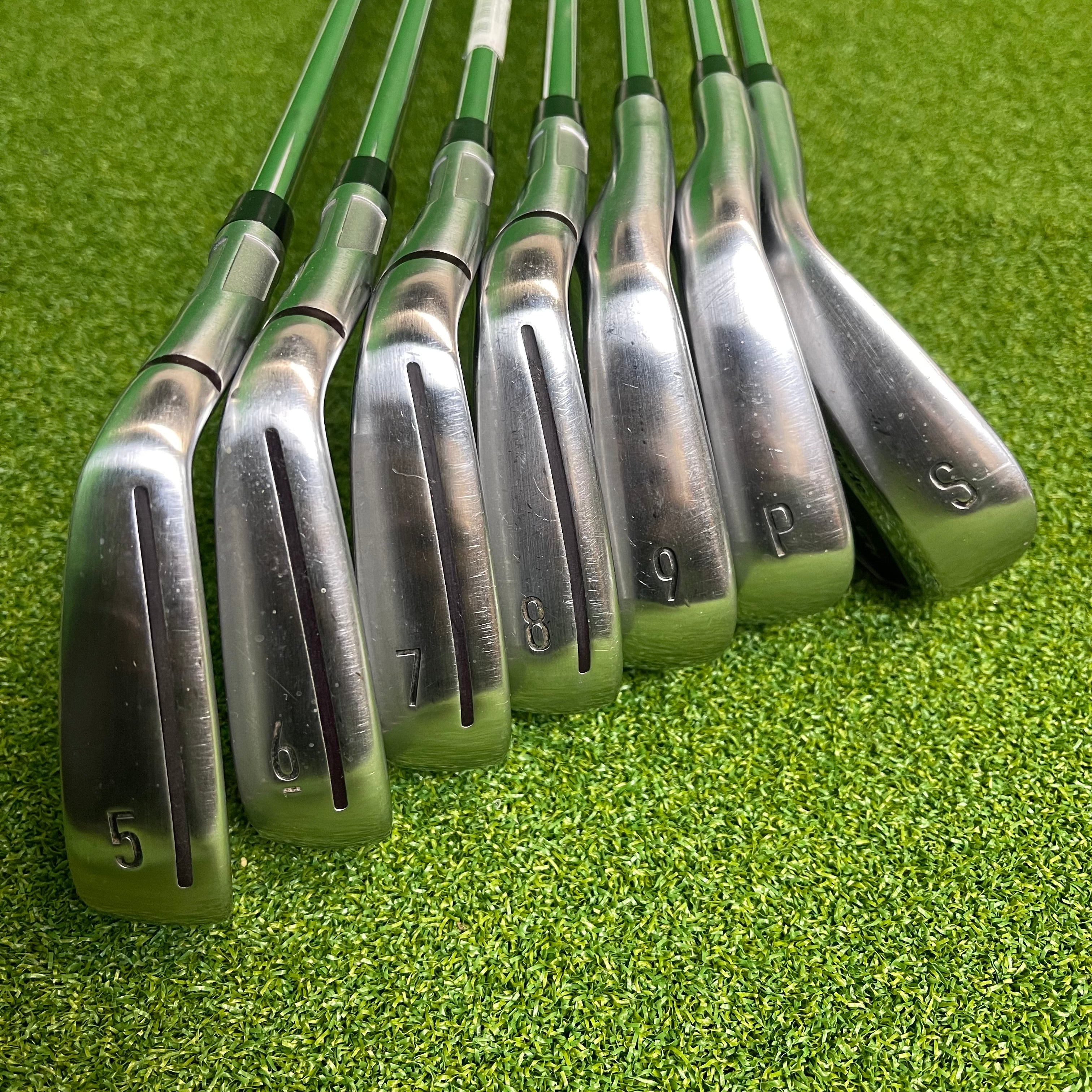 Taylormade Qi Irons 5-PW+SW - KBS MAX MT 85g Regular - Lamkin Crossline 360 - LEFT HANDED