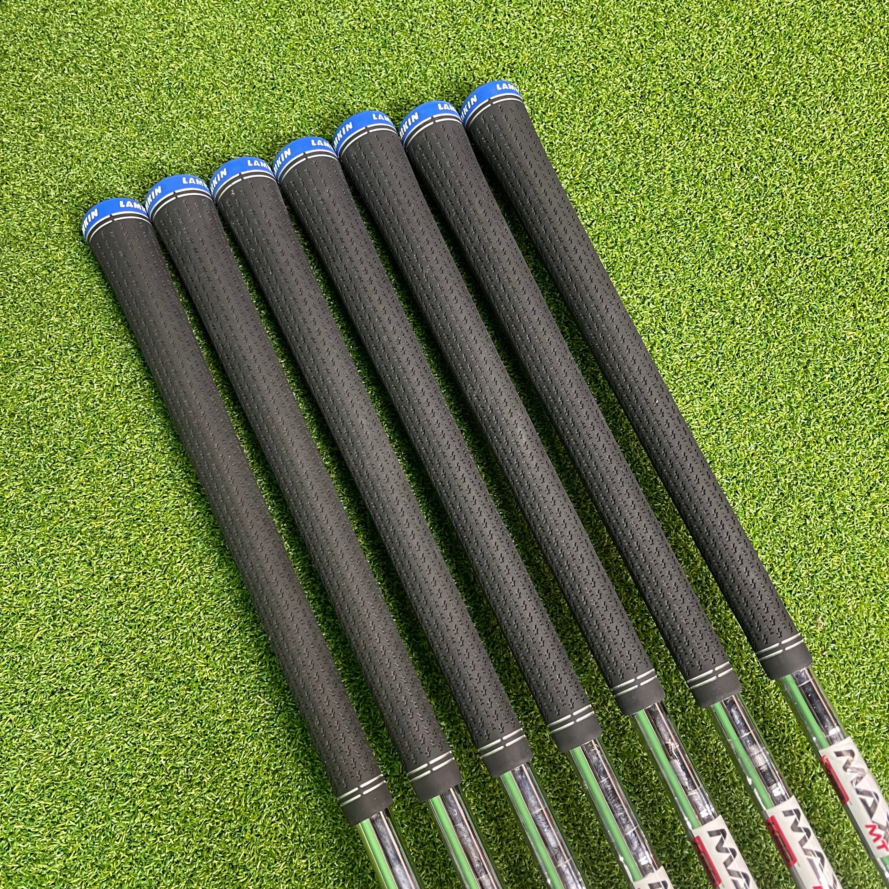 Taylormade Qi Irons 5-PW+SW - KBS MAX MT 85g Regular - Lamkin Crossline 360 - LEFT HANDED