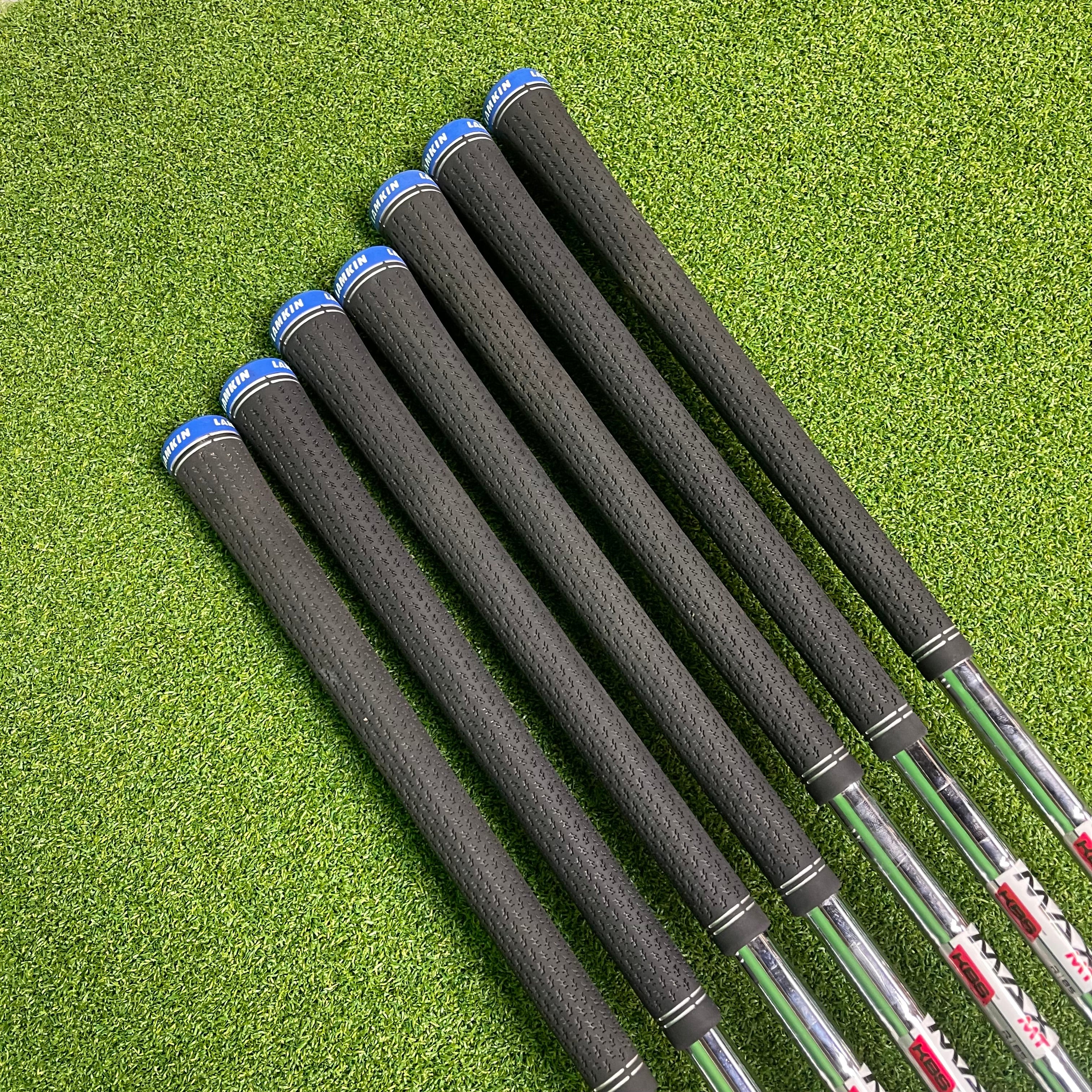 Taylormade Qi Irons 5-PW+SW - KBS MAX MT 85g Regular - Lamkin Crossline 360