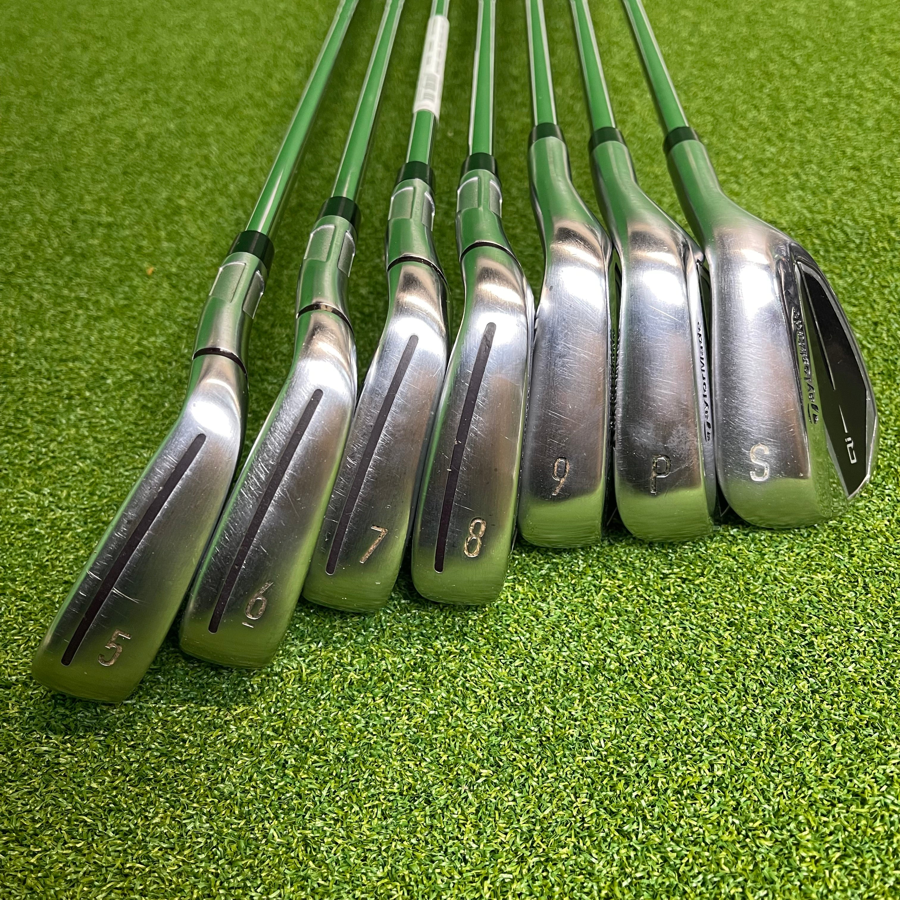 Taylormade Qi Irons 5-PW+SW - KBS MAX MT 85g Regular - Lamkin Crossline 360