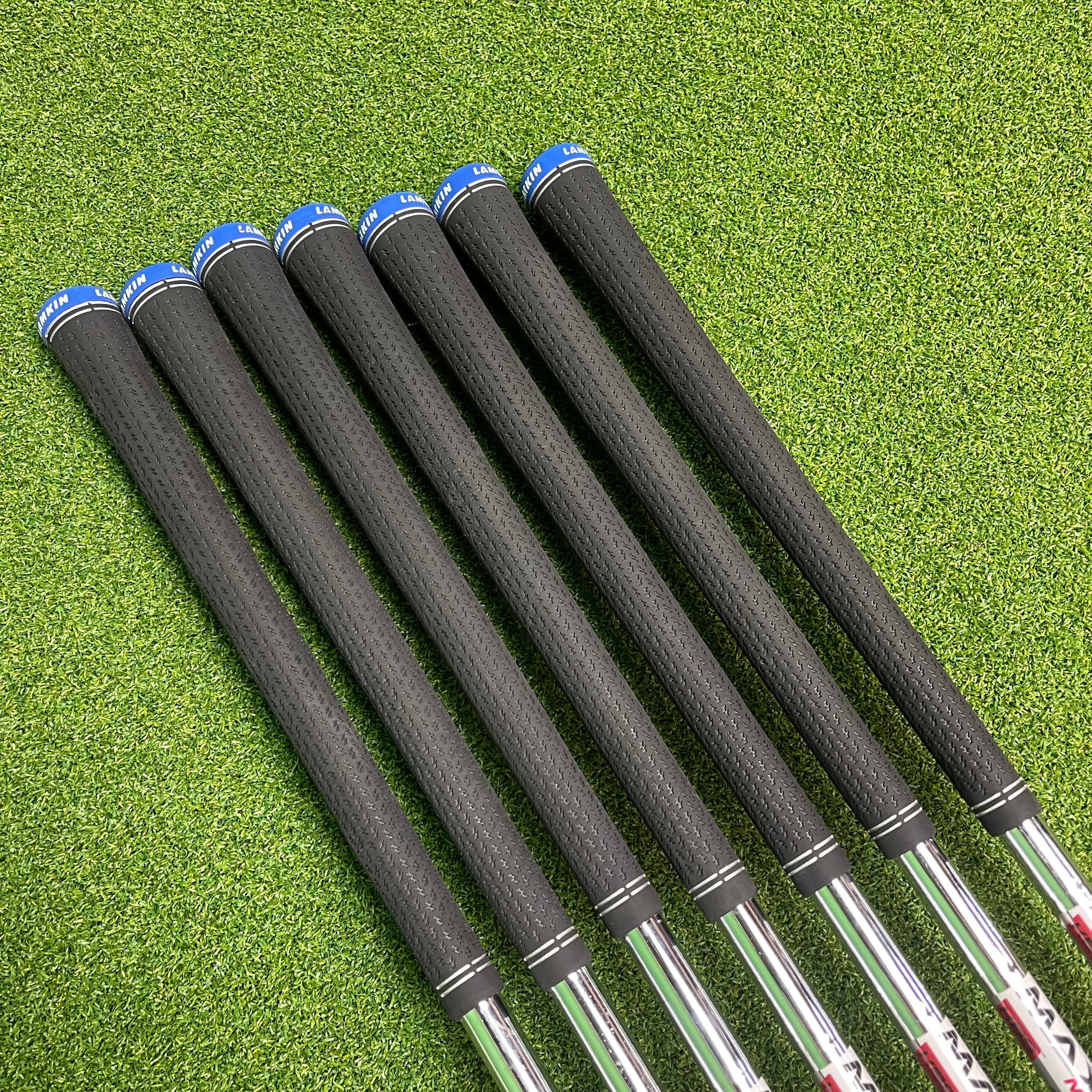Taylormade Qi Irons 5-PW+SW - KBS MAX MT 85g Regular - Lamkin Crossline 360