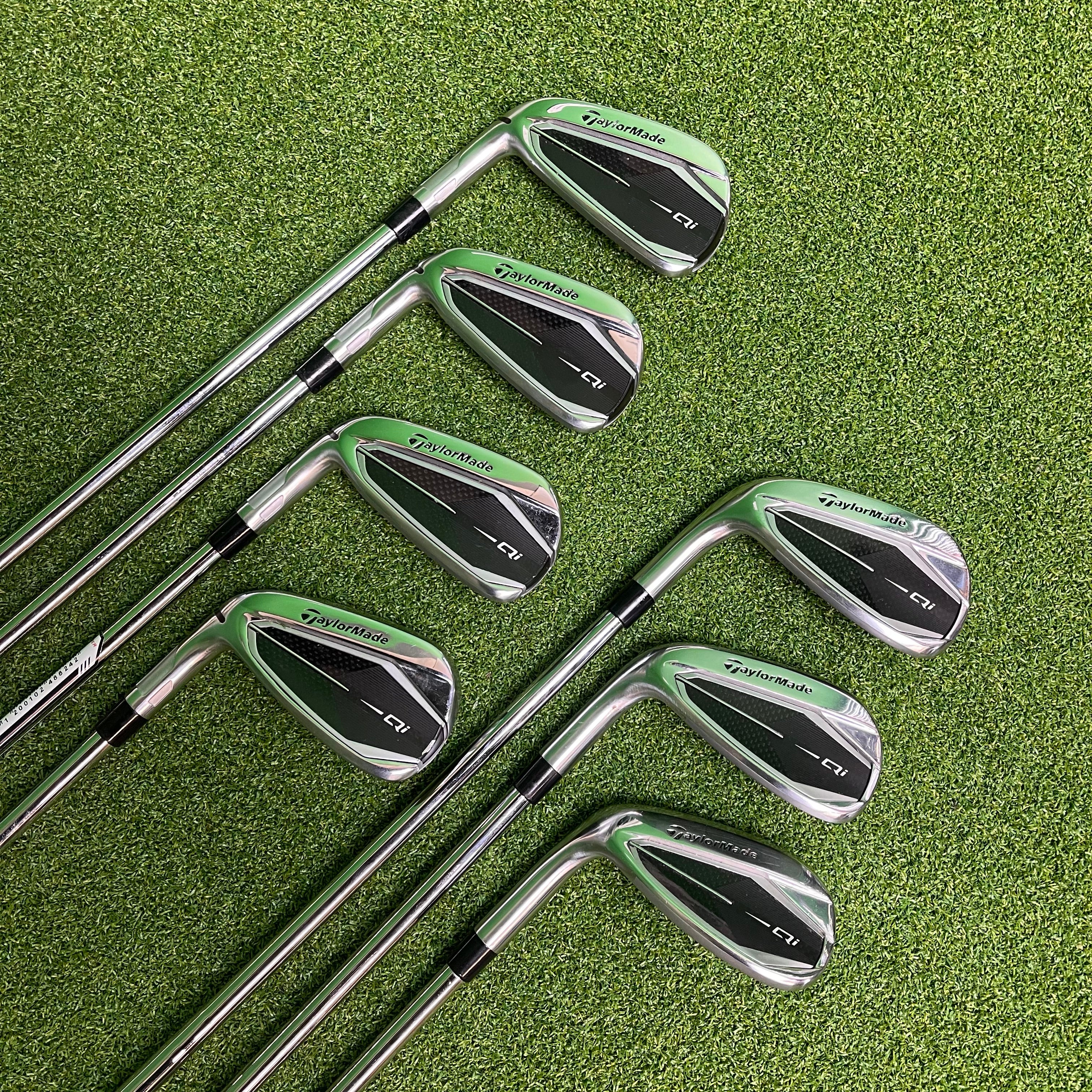 Taylormade Qi Irons 5-PW+SW - KBS MAX MT 85g Regular - Lamkin Crossline 360 - LEFT HANDED