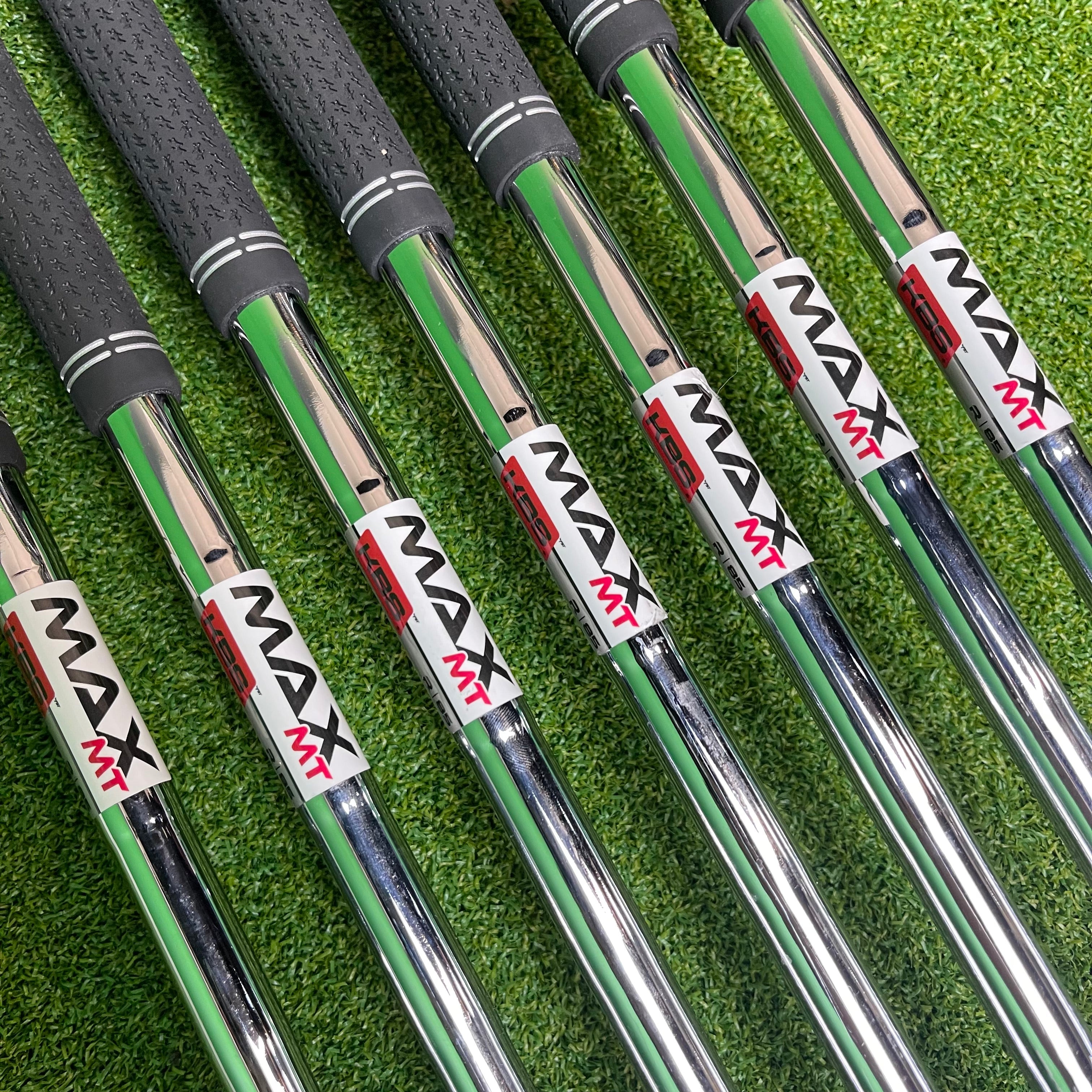 Taylormade Qi Irons 5-PW+SW - KBS MAX MT 85g Regular - Lamkin Crossline 360 - LEFT HANDED