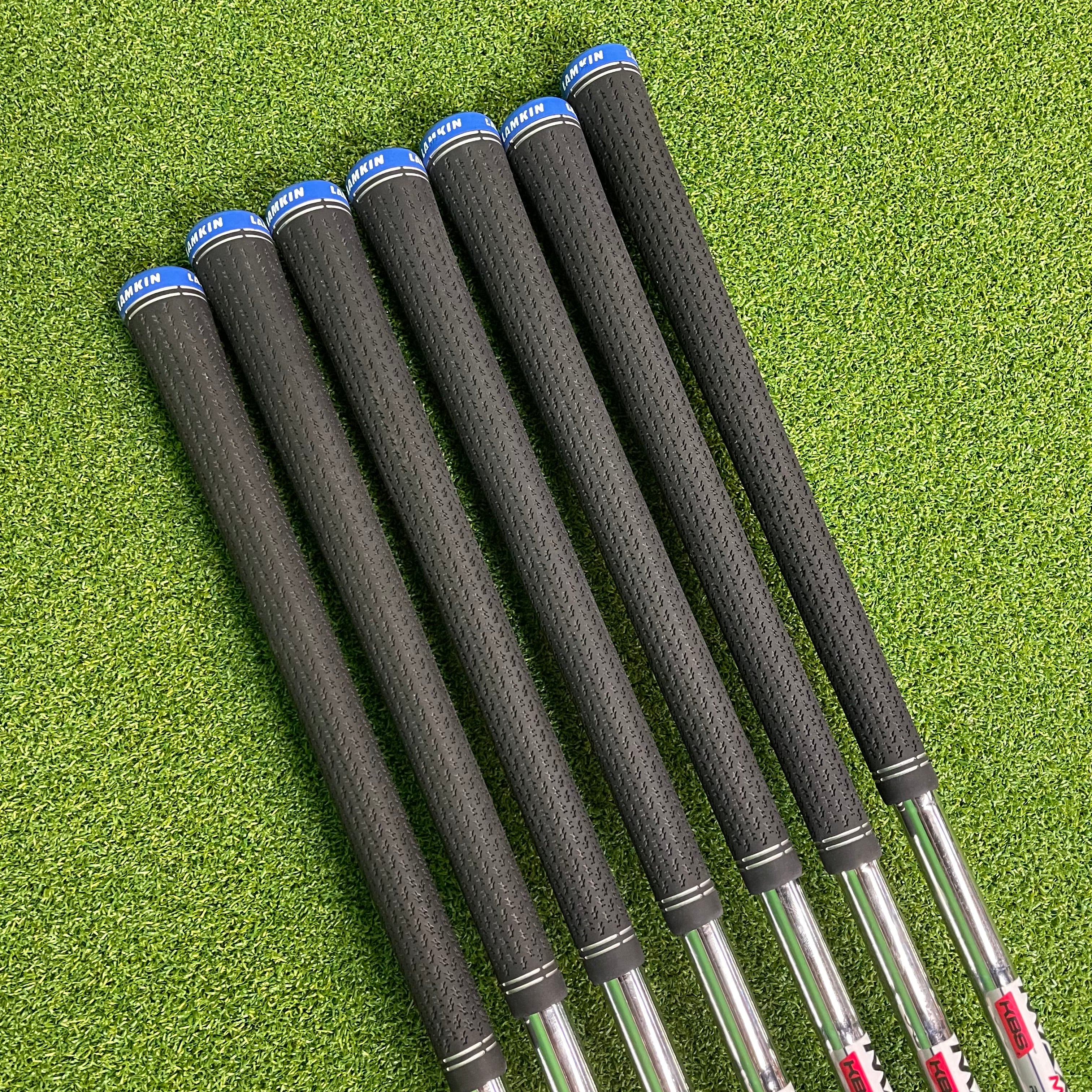 Taylormade Qi Irons 5-PW+SW - KBS MAX MT 85g Regular - Lamkin Crossline 360