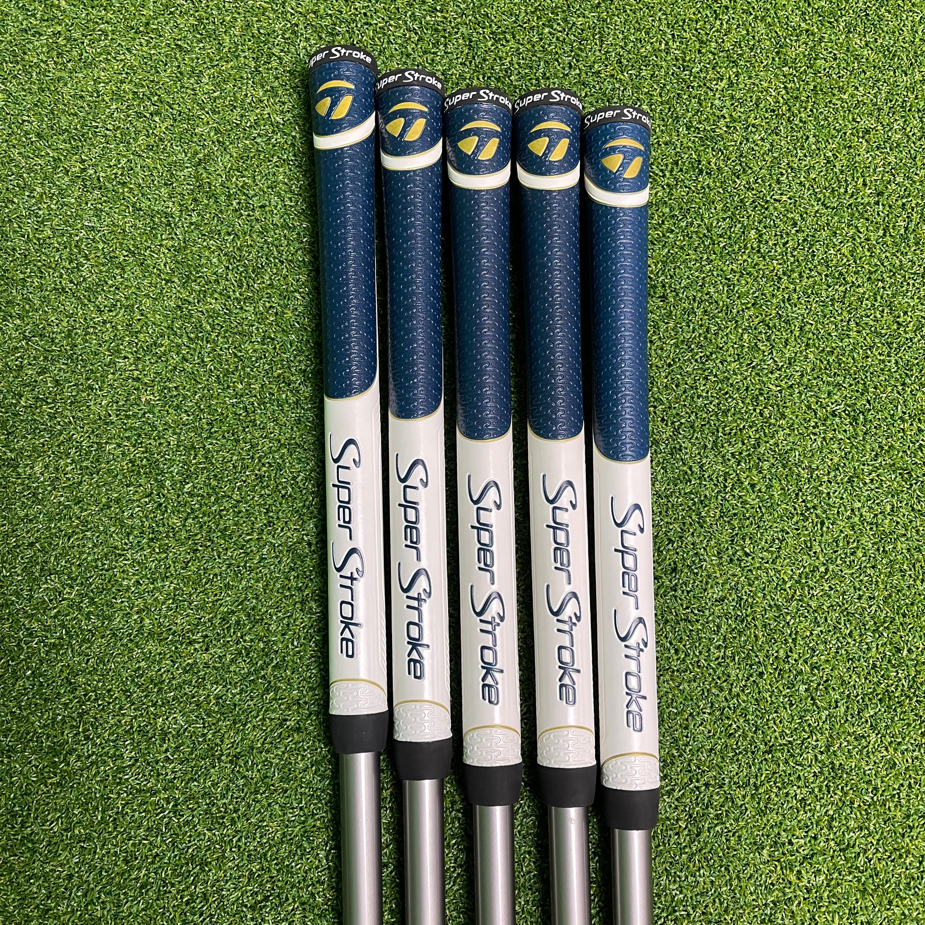 Taylormade Kalea Golf Ladies Irons 7-PW+SW - 40g Soft L Flex - Superstroke Ladies Grip