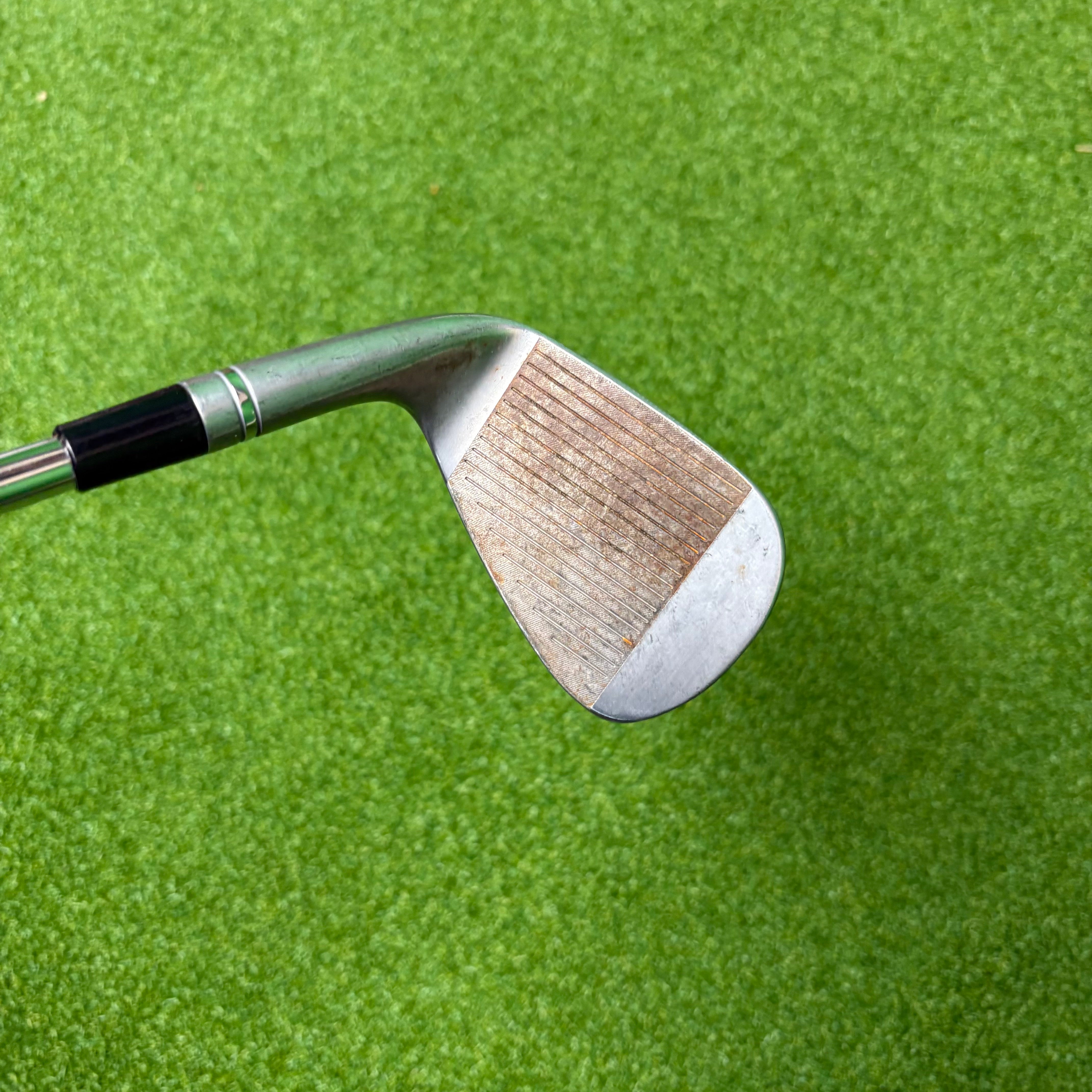 TaylorMade Milled Grind 4 48°/09 SB - Dynamic Gold Tour Issue 115g Wedge Flex - RAW FACE - Lamkin Crossline