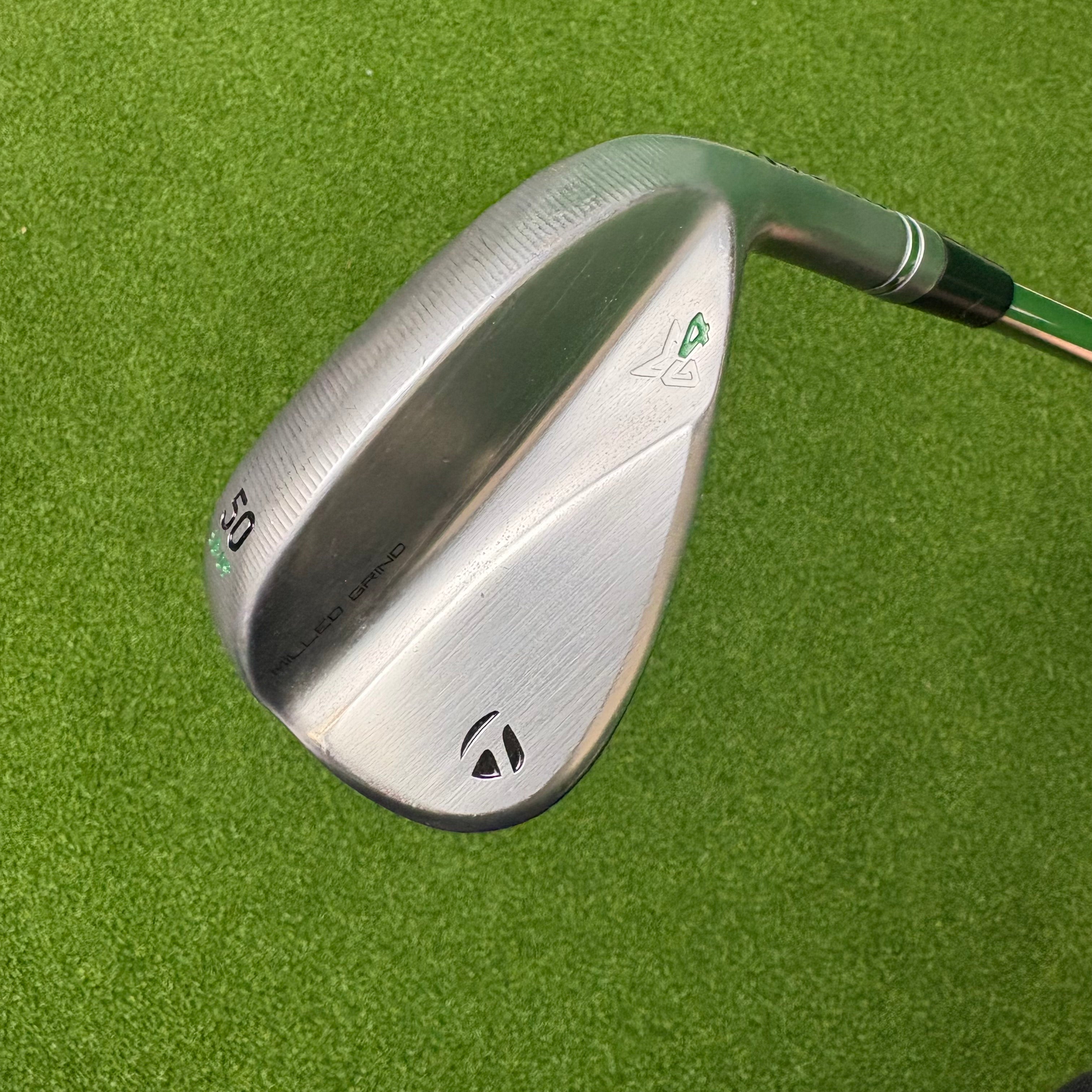 TaylorMade Milled Grind 4 50°/09 SB - Dynamic Gold Tour Issue 115g Wedge Flex - RAW FACE - Lamkin Crossline