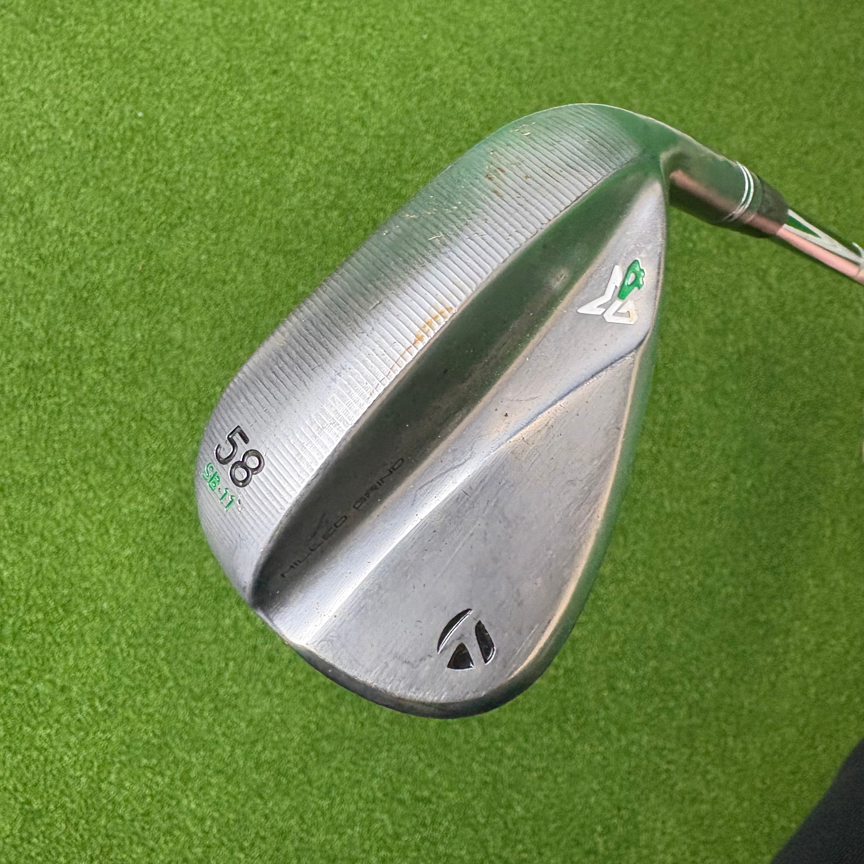 TaylorMade Milled Grind 4 58°/11 SB - Dynamic Gold Tour Issue 115g Wedge Flex - RAW FACE - Lamkin Crossline
