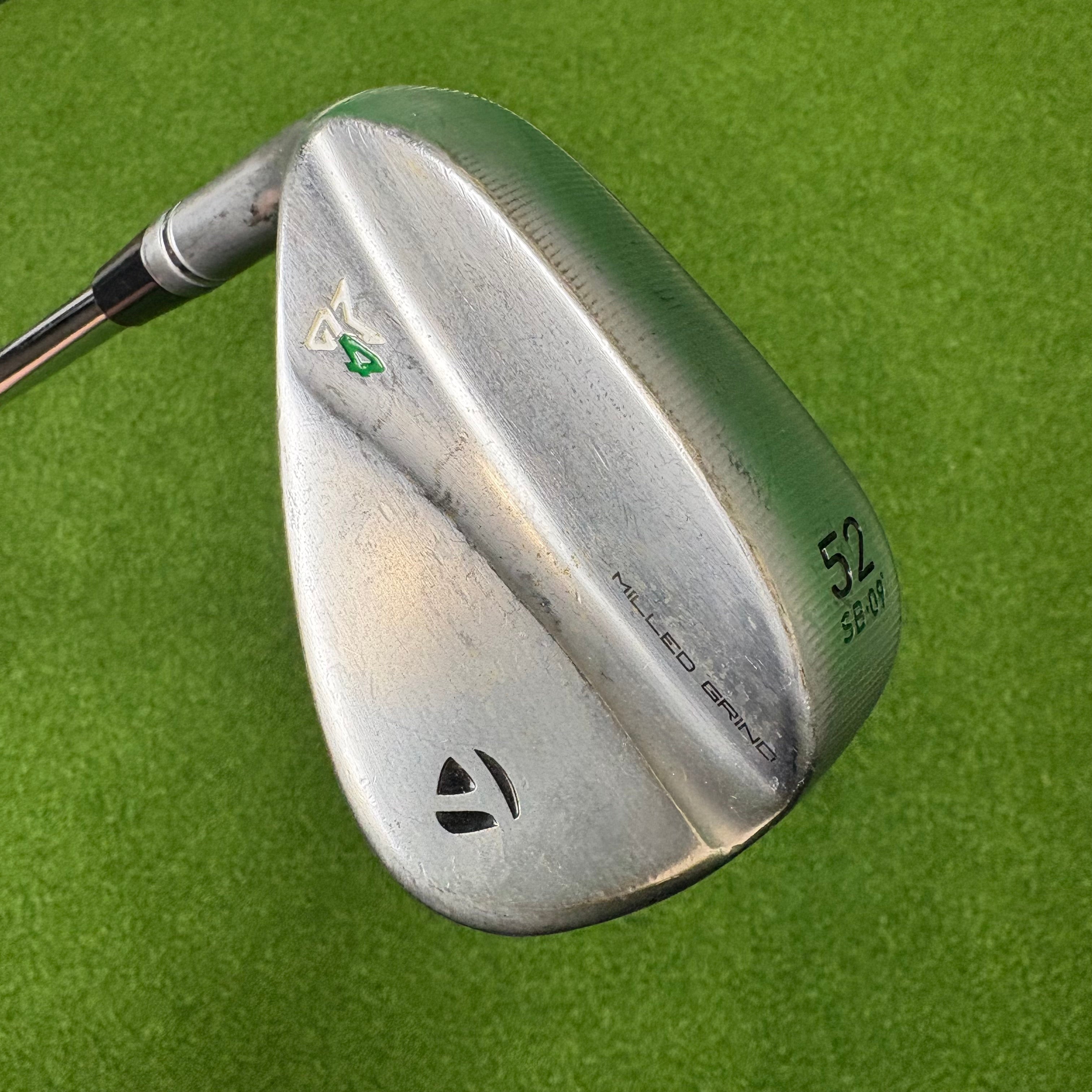 TaylorMade Milled Grind 4 52°/09 SB - Dynamic Gold Tour Issue 115g Wedge Flex - RAW FACE - Lamkin Crossline - LEFT HANDED